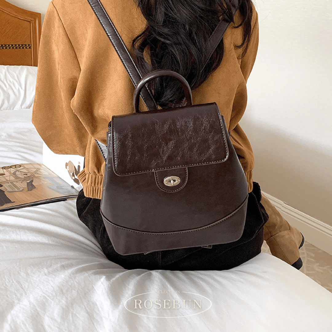 韓系復古銀釦皮革後背包