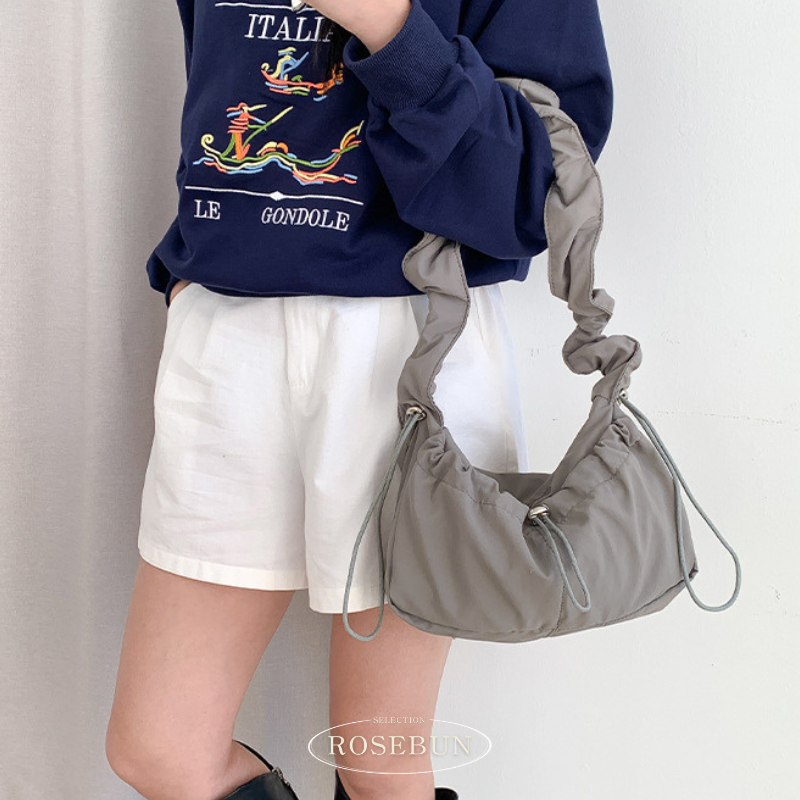 皺褶尼龍斜背包