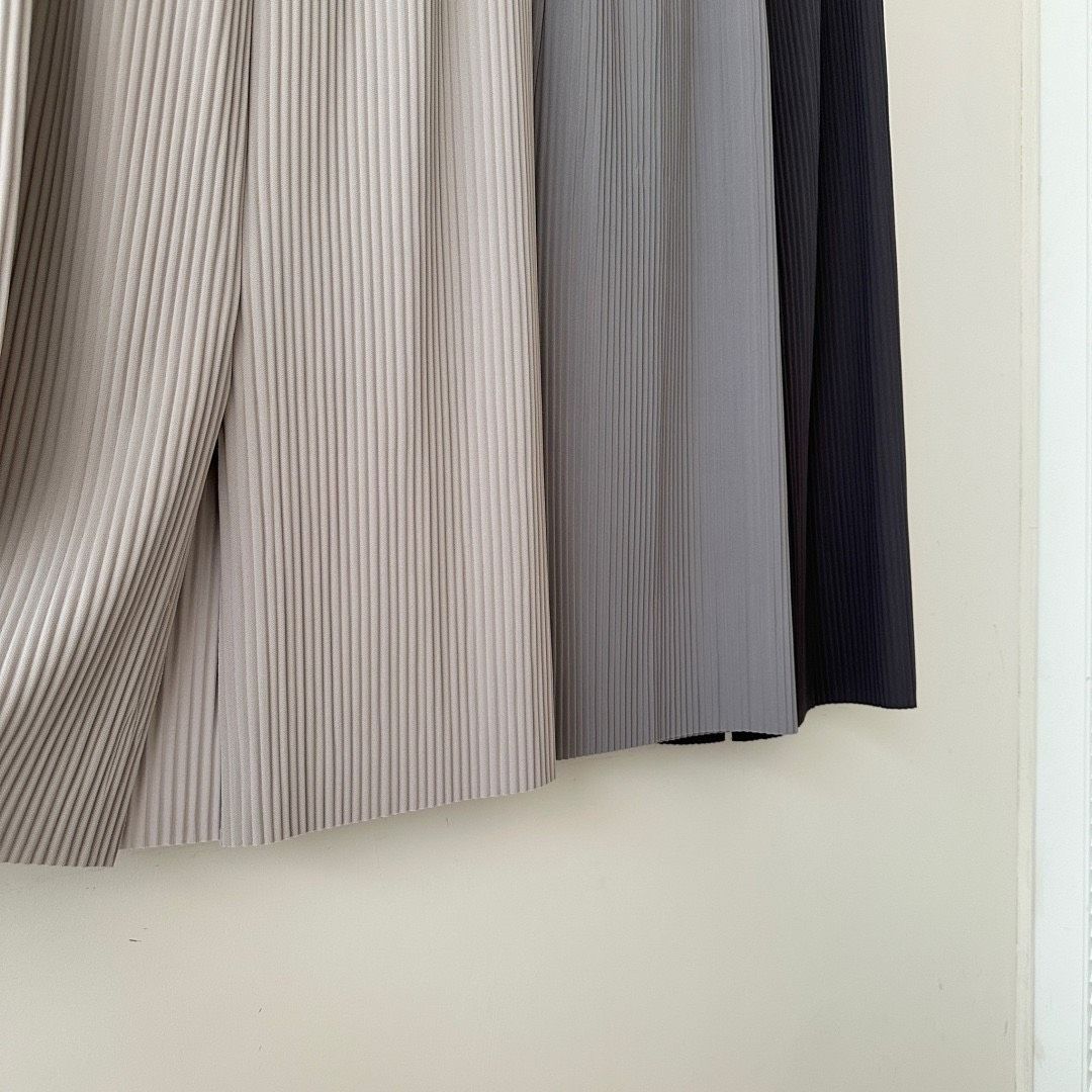 壓褶後開衩半身裙（三色）