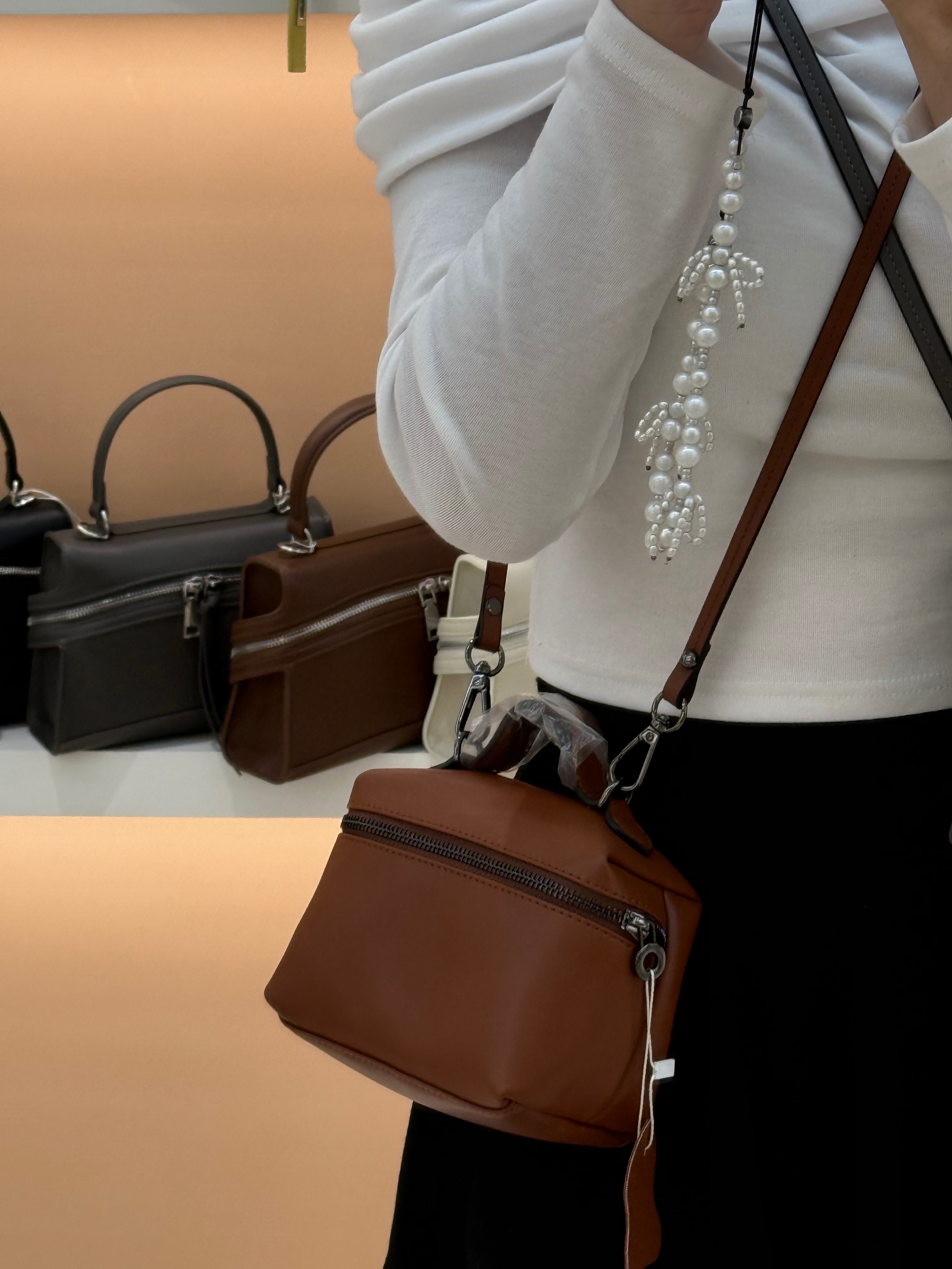 𝓞𝓵𝓲𝓿𝓲𝓪_詢問度超高 質感手機包