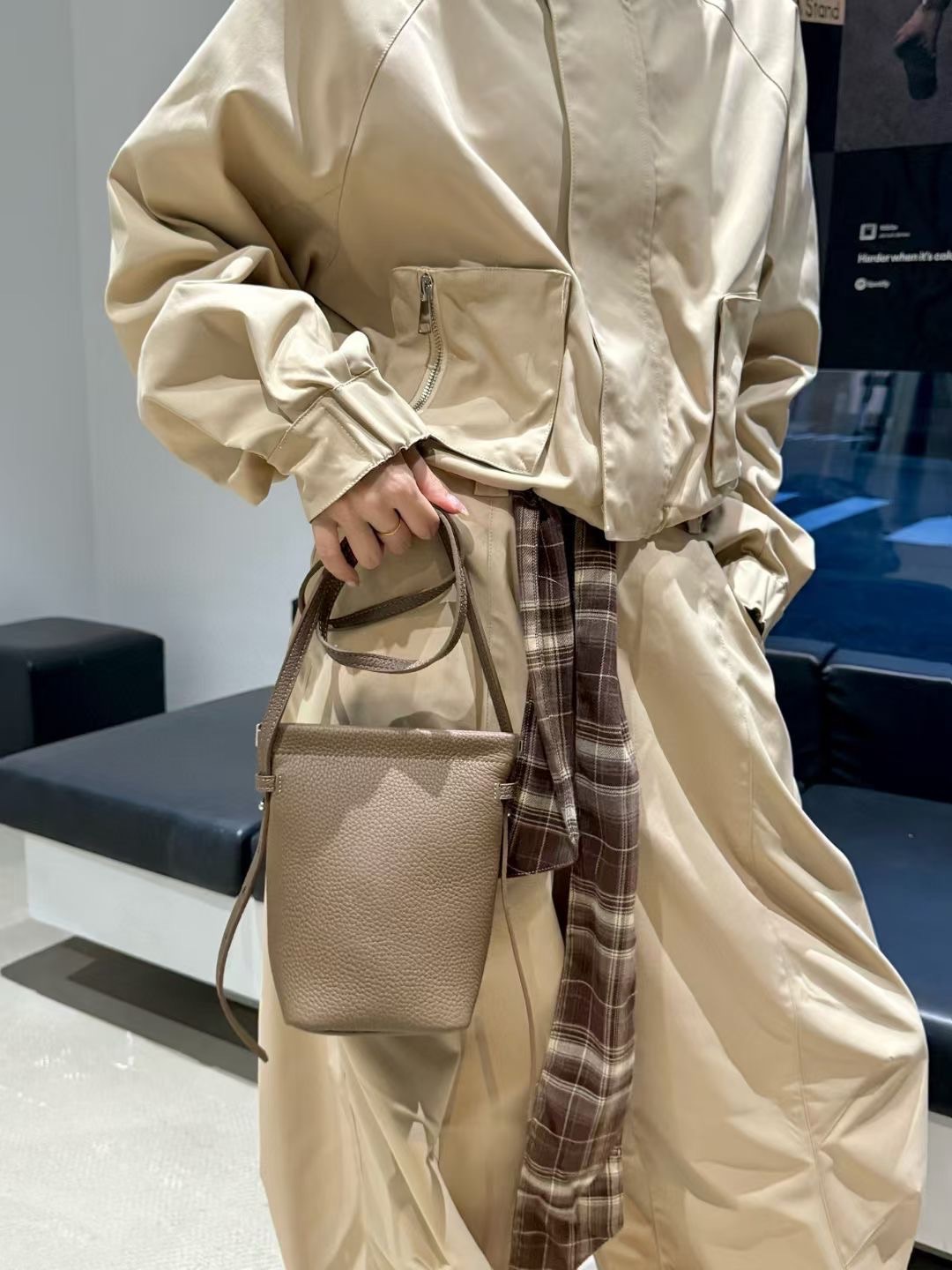 𝓞𝓵𝓲𝓿𝓲𝓪 _夾子牛皮手機包