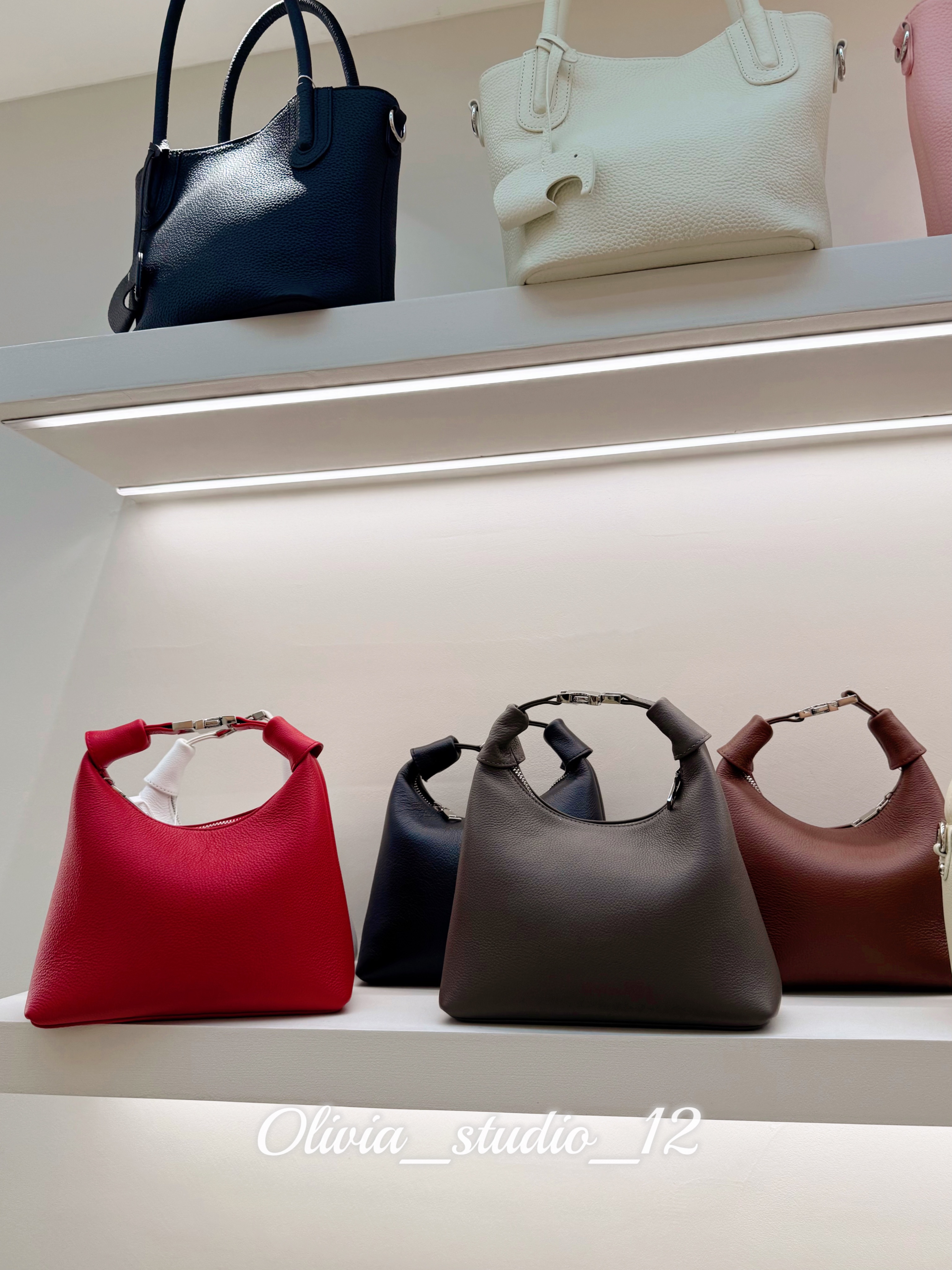 𝓞𝓵𝓲𝓿𝓲𝓪_ 牛皮飯盒包 可斜背