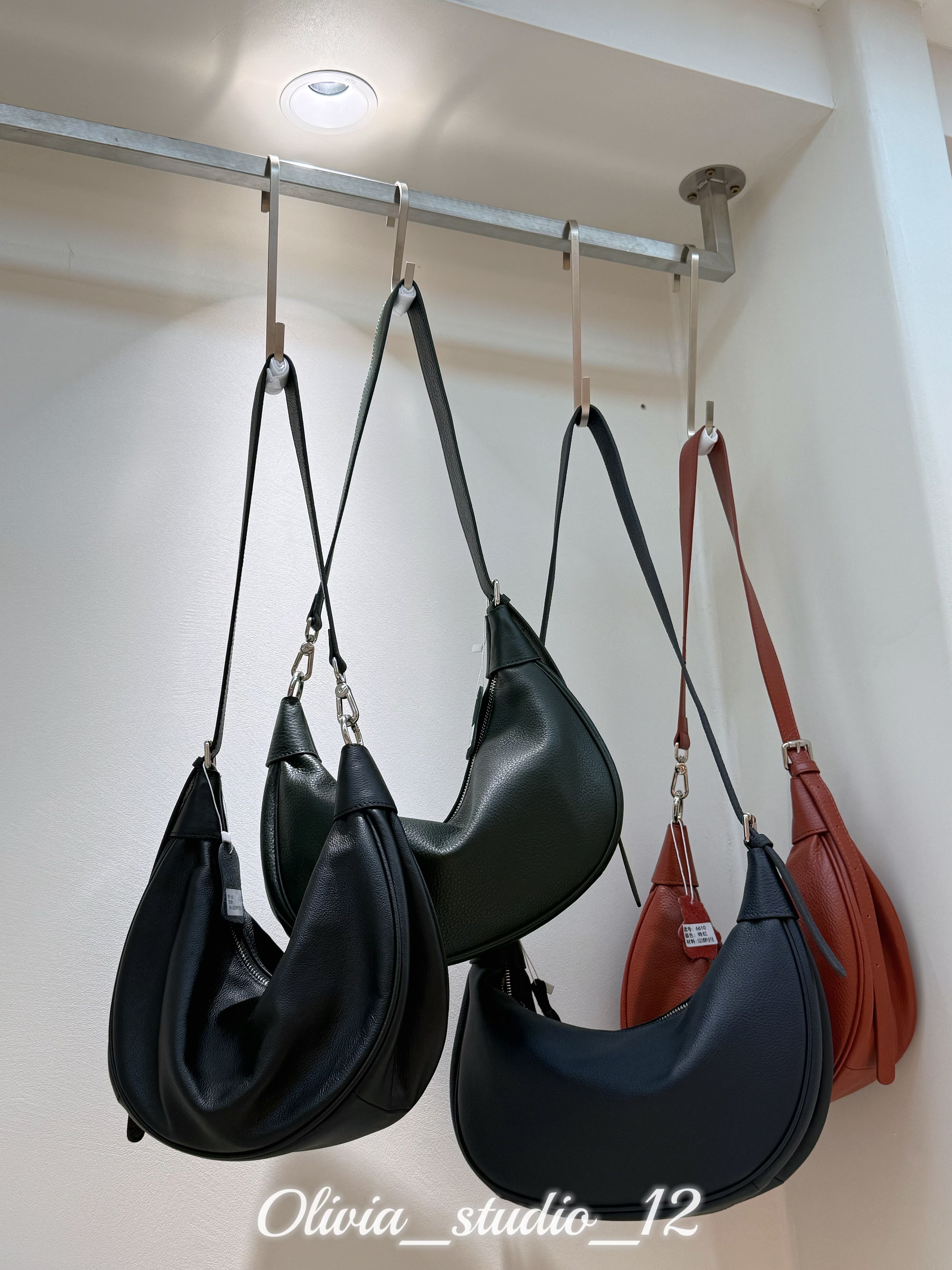 𝓞𝓵𝓲𝓿𝓲𝓪_ 牛角腋下斜挎包