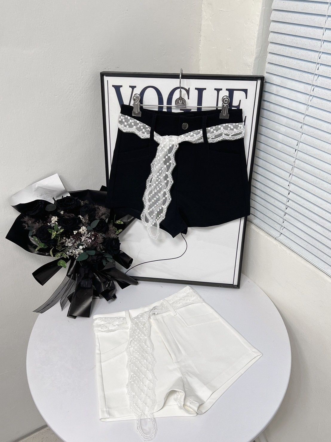 合身高腰彈力短褲（附蕾絲腰帶