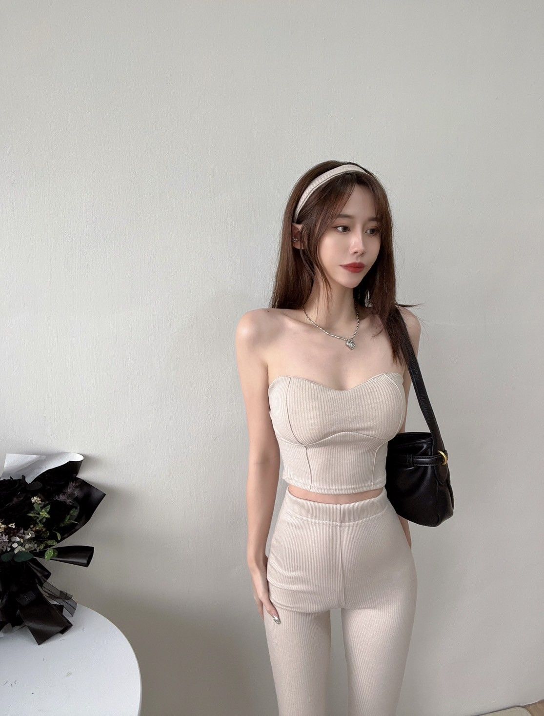 桃心領罩杯背心+落地喇叭褲+脖繩 （小撇步！脖繩可以當髮帶❗