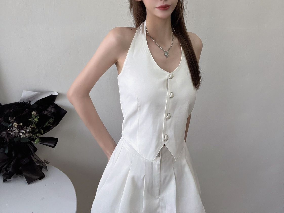 愛心釦掛脖背心+高腰褲裙🖤