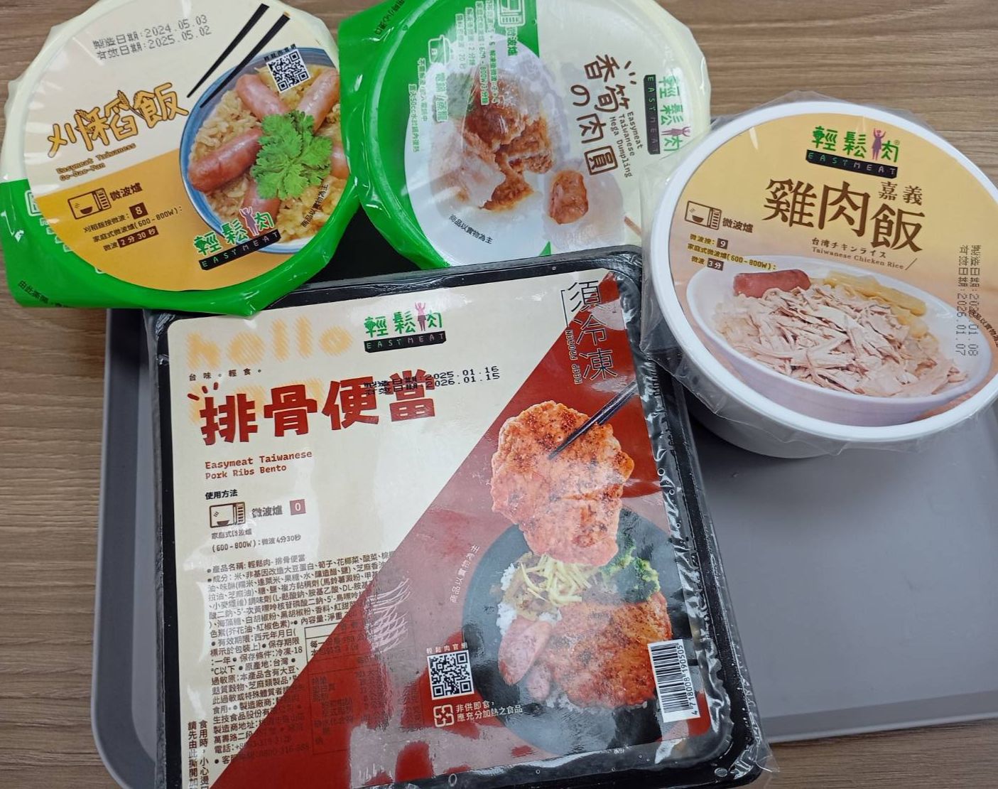 輕鬆肉 雞肉飯 割稻飯 香筍肉圓 紅油抄手 排骨便當 龍蝦沙拉 大腸包小腸 心心腸