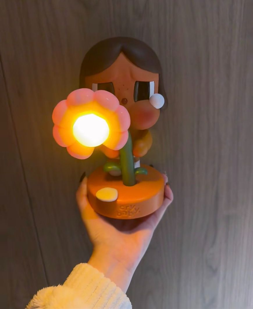 泡泡瑪特 雛菊燈 哭娃 悲傷俱樂部