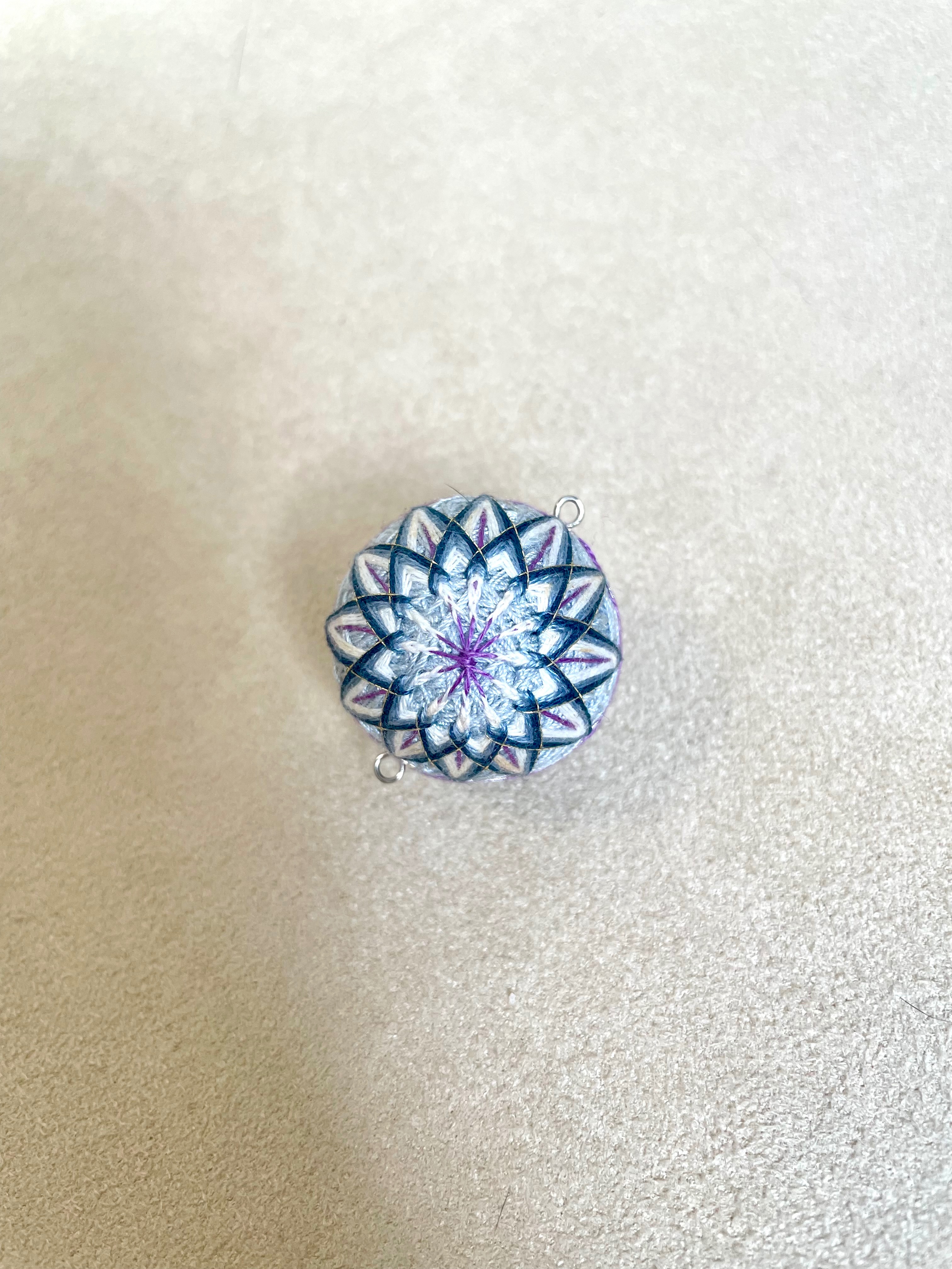 灰藍紫色手鞠球