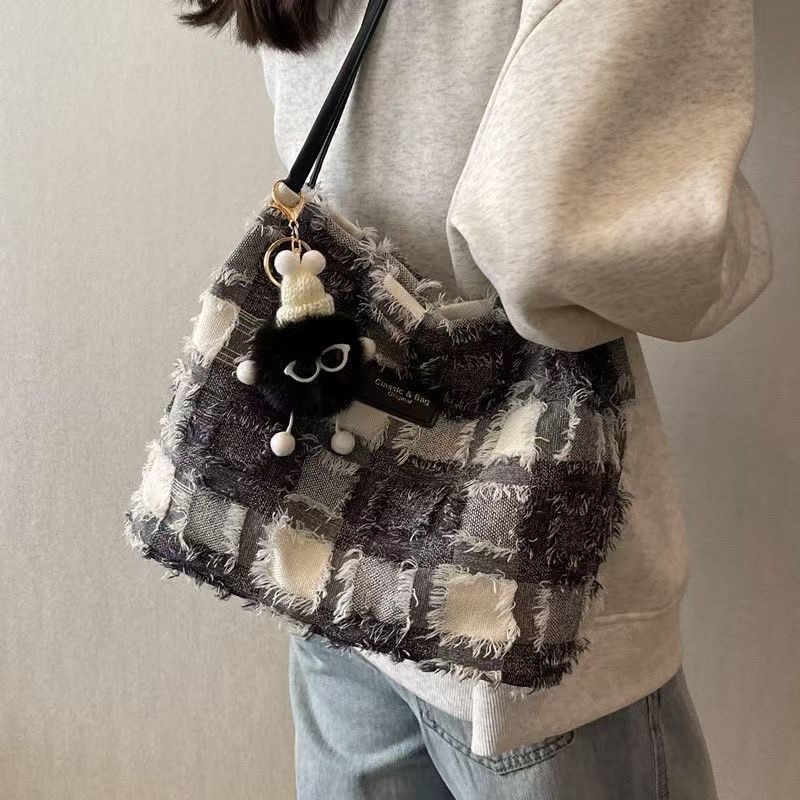 秋冬毛絨黑白格斜挎包（追蹤ig 贈吊飾）