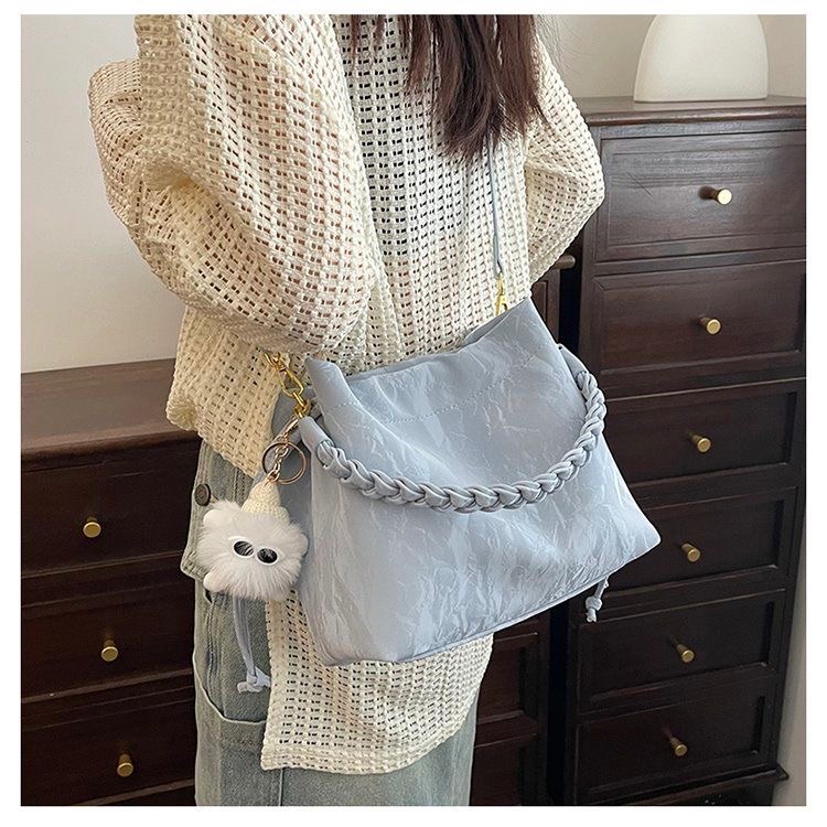 洋氣時尚手提水桶包（追蹤IG贈吊飾）