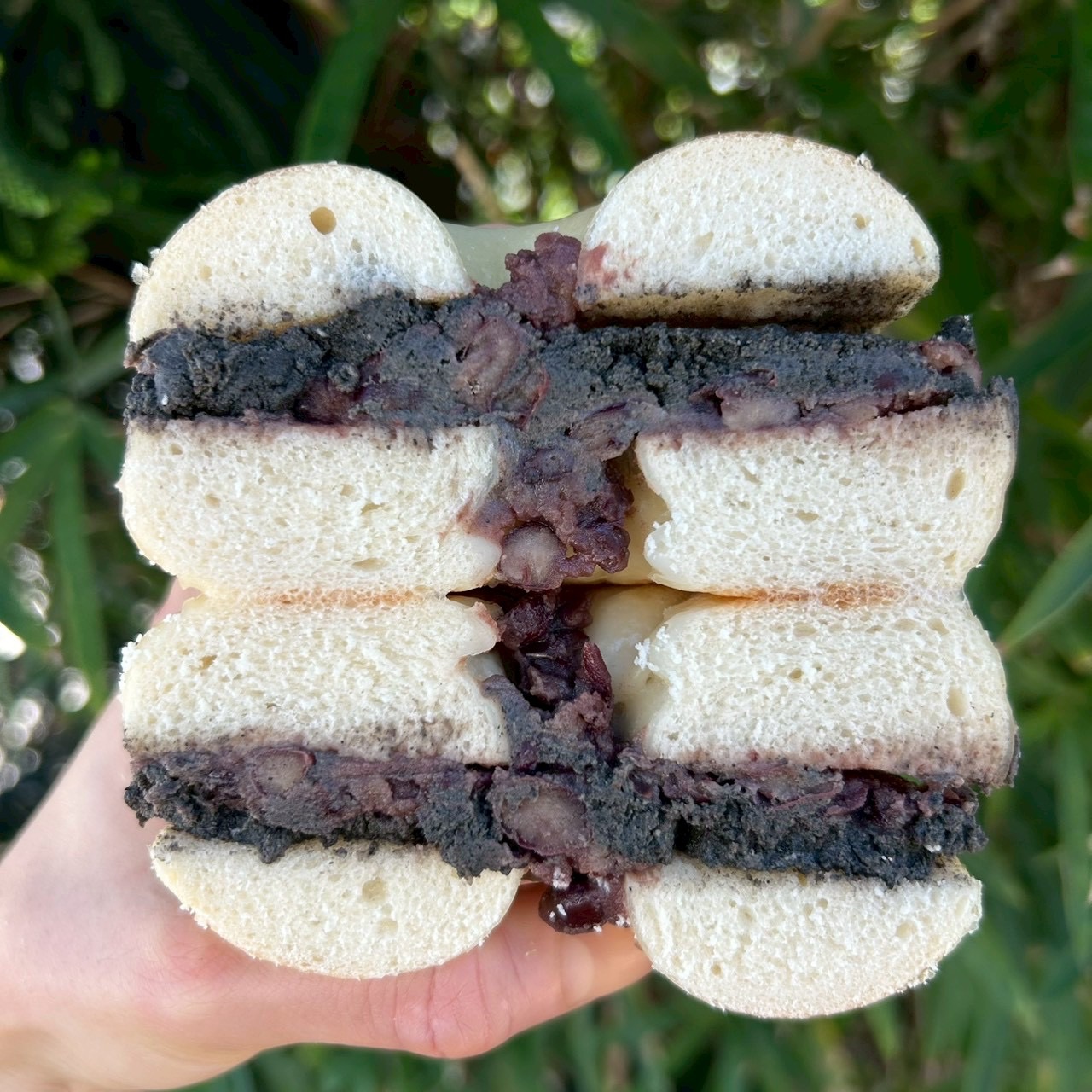 紅豆芝麻乳酪貝果