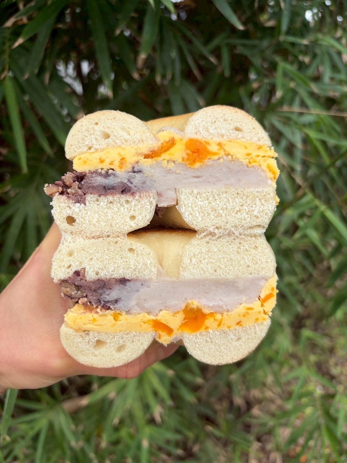 紅豆芋頭鹹蛋黃奶酥貝果