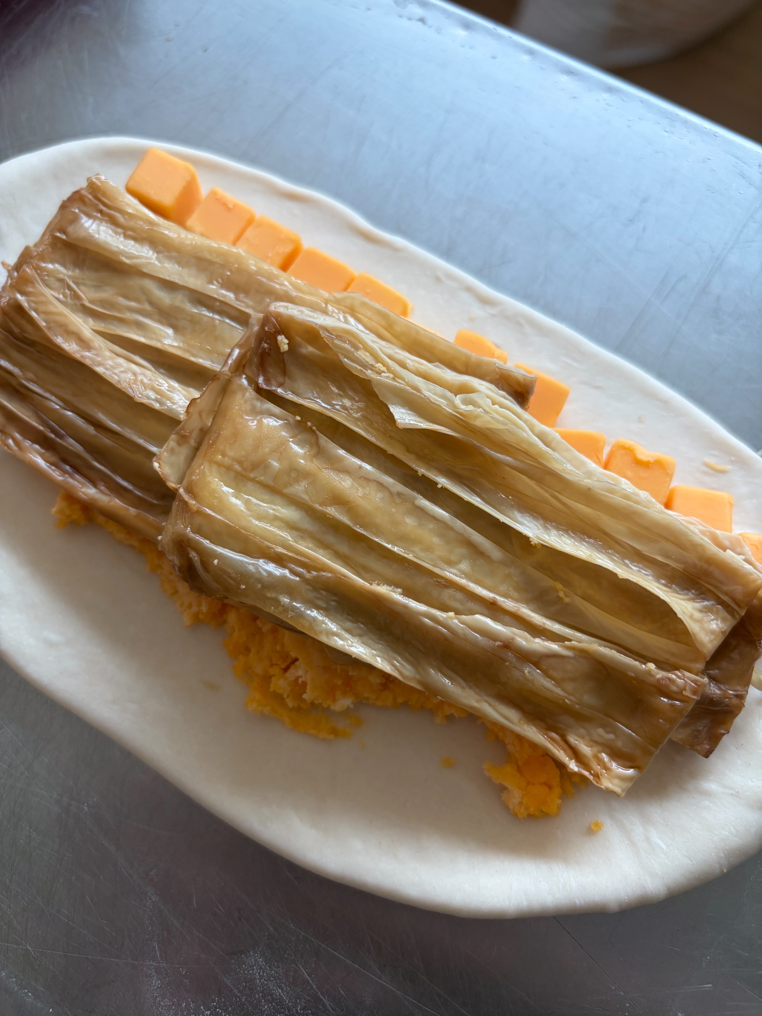 豆皮起司鹹蛋黃乳酪貝果