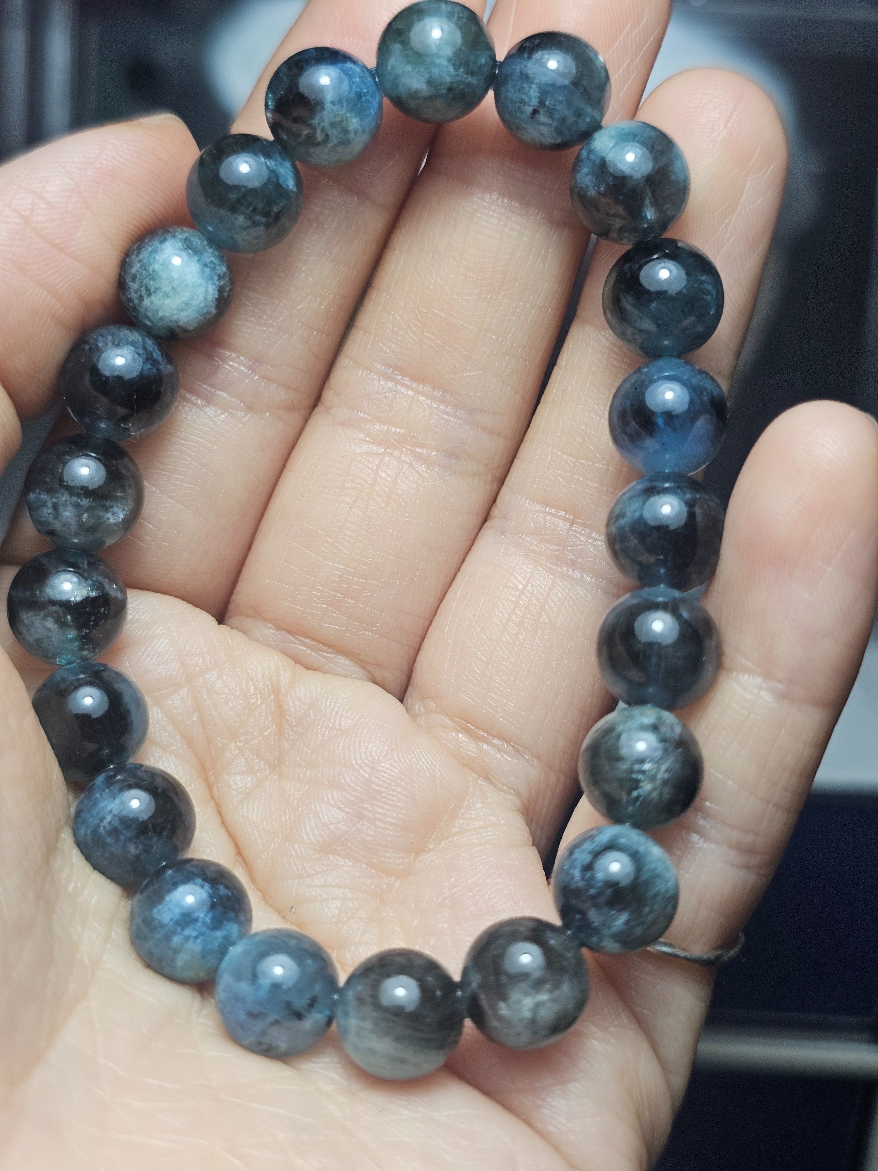 黑爆閃海藍寶偏綠