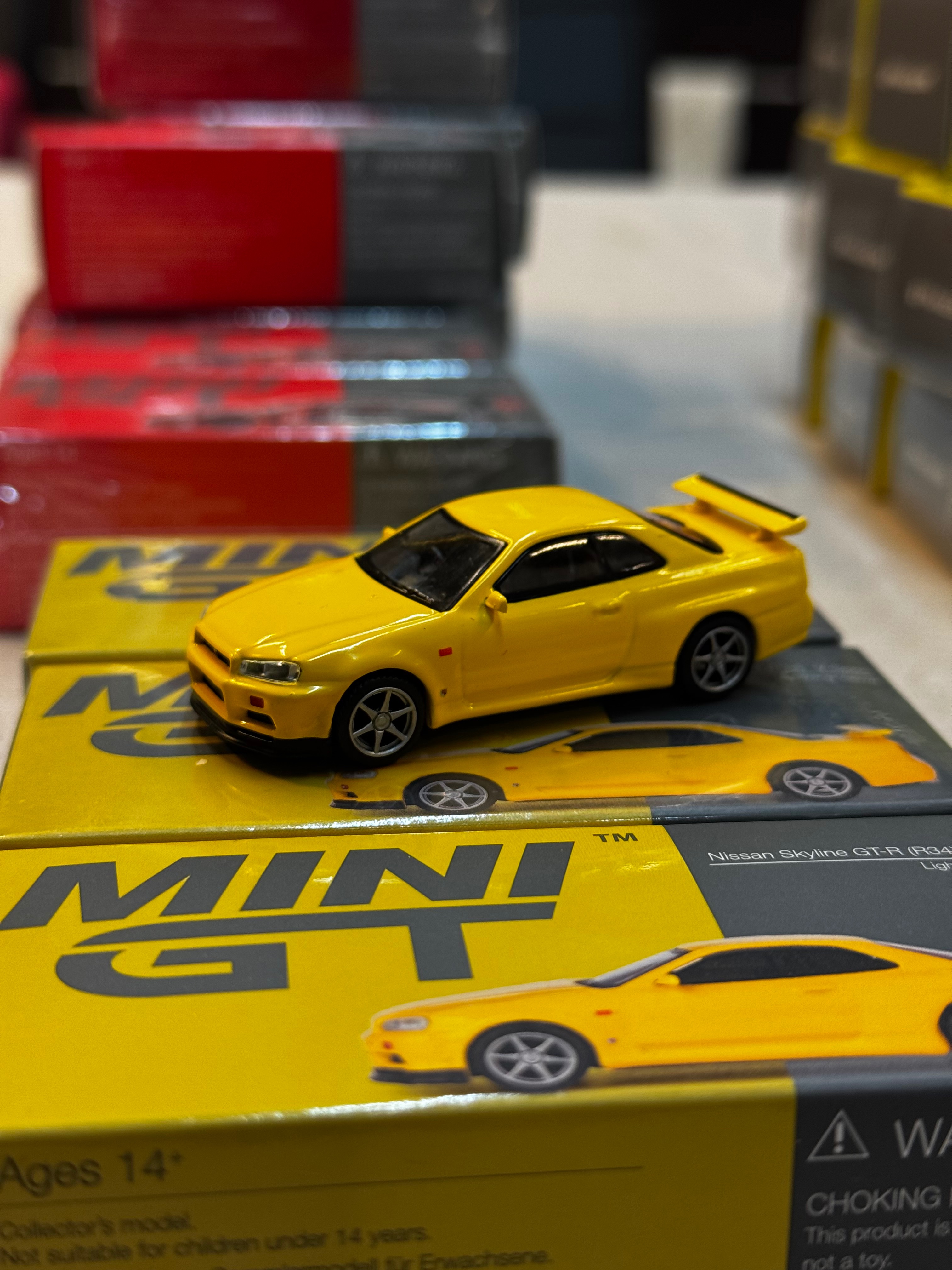 Mini GT GTR R34 黃