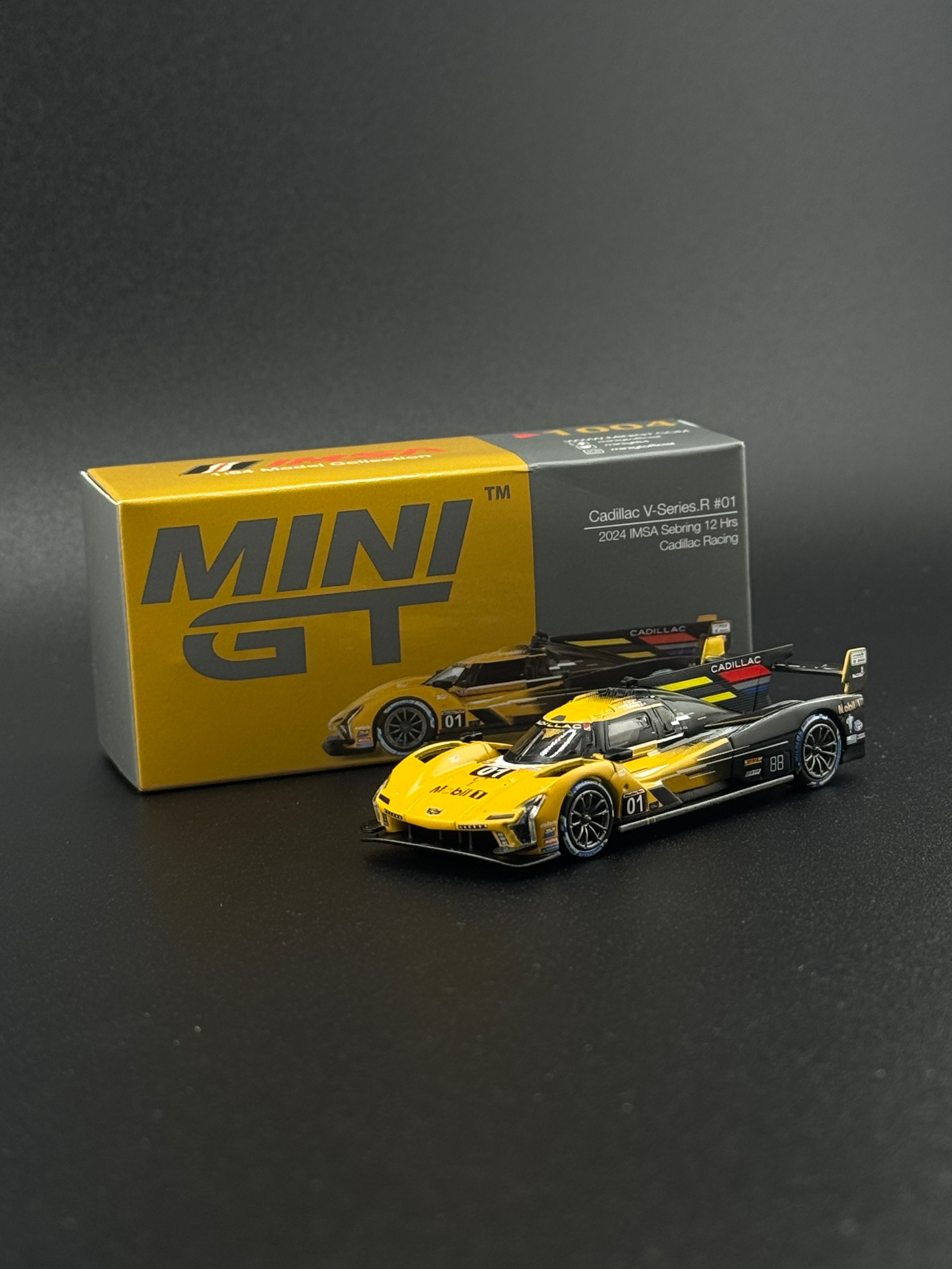 Mini GT 1004 Cadillac V-Series.R #01 12耐