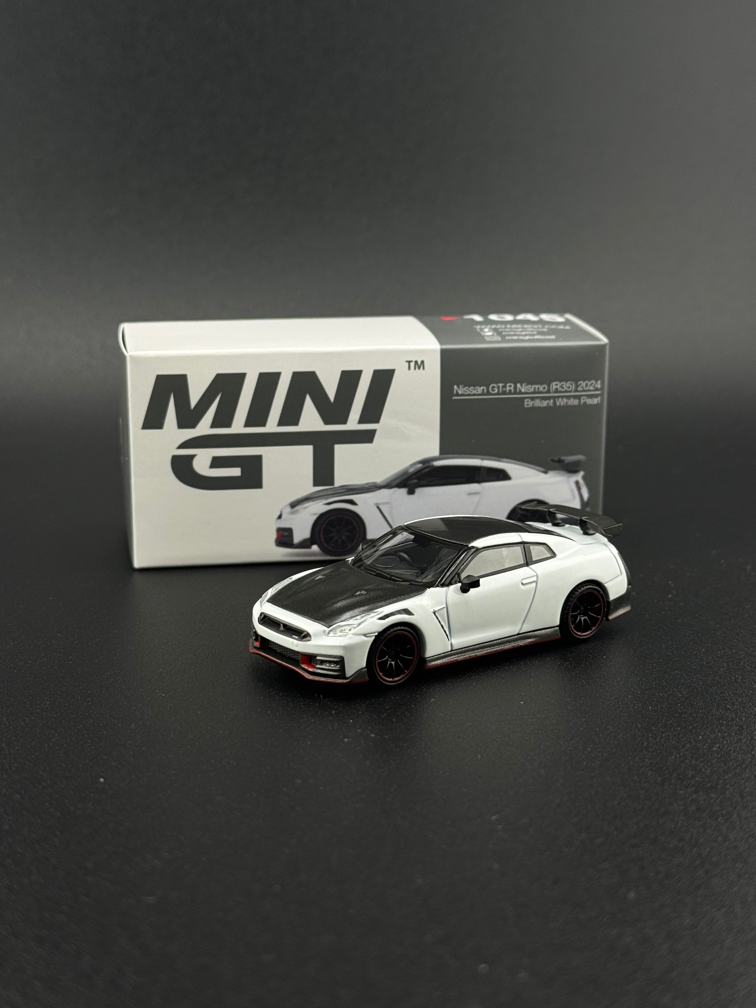 Mini GT 1045 Nissan GT-R Nismo （R35） 2024 珍珠白