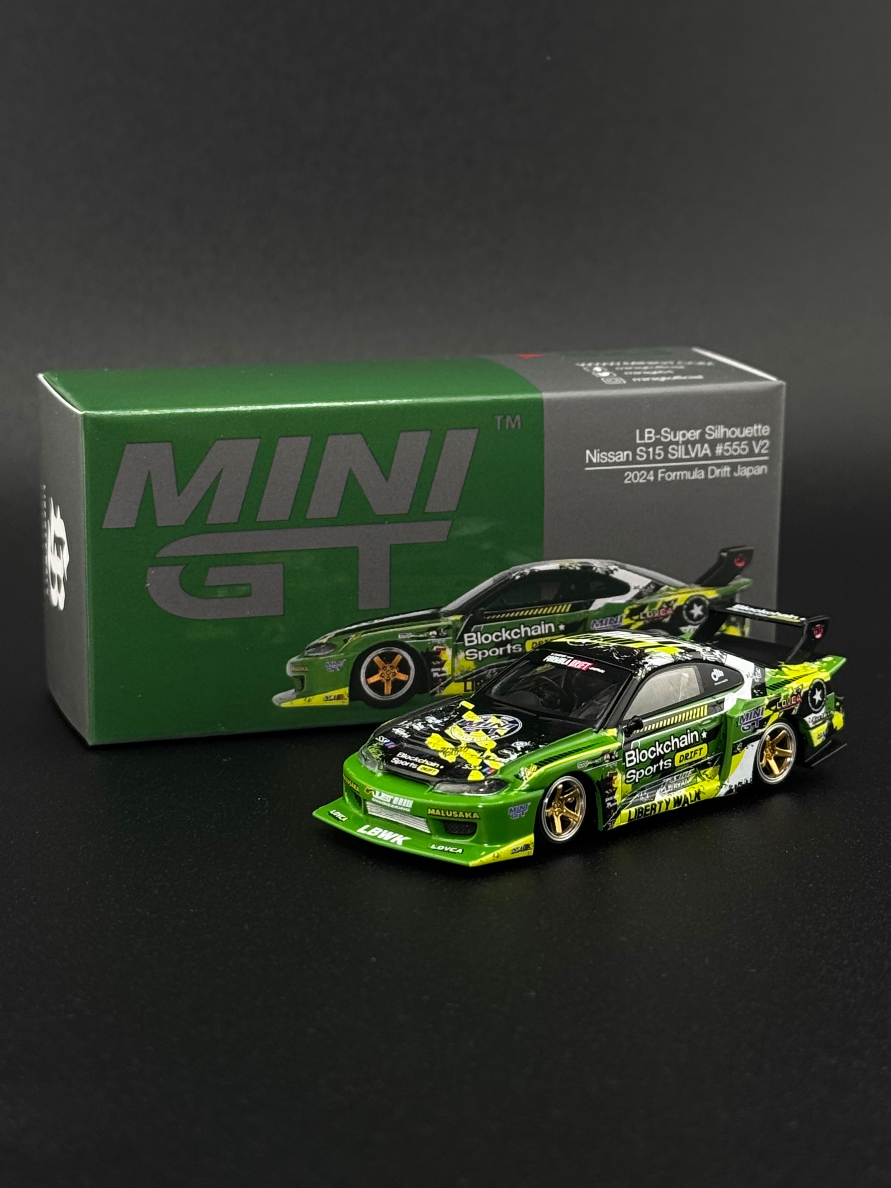 Mini GT 823 LB S15 SILVIA #555