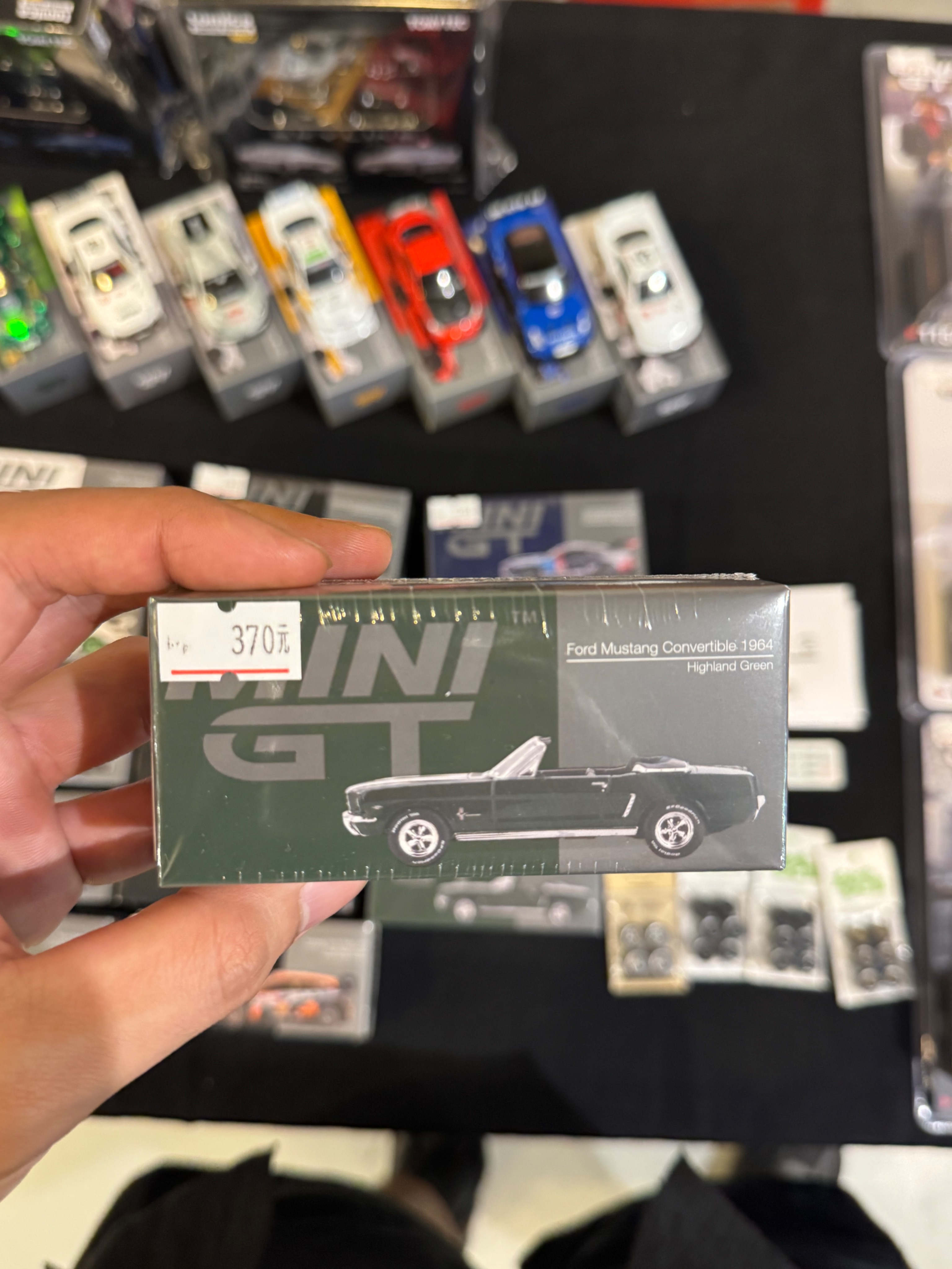 Mini GT 1166 福特野馬 橄欖綠