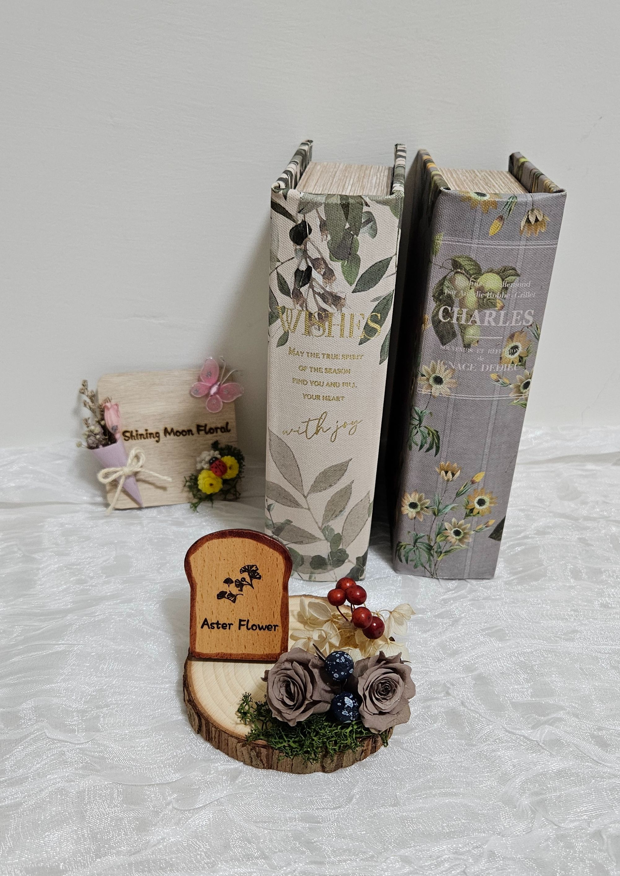 *🕊️ﾟ皎月有花*🕊️ﾟ 客製雷射Logo展示座（🌿✨花藝木香之語✨🌿）