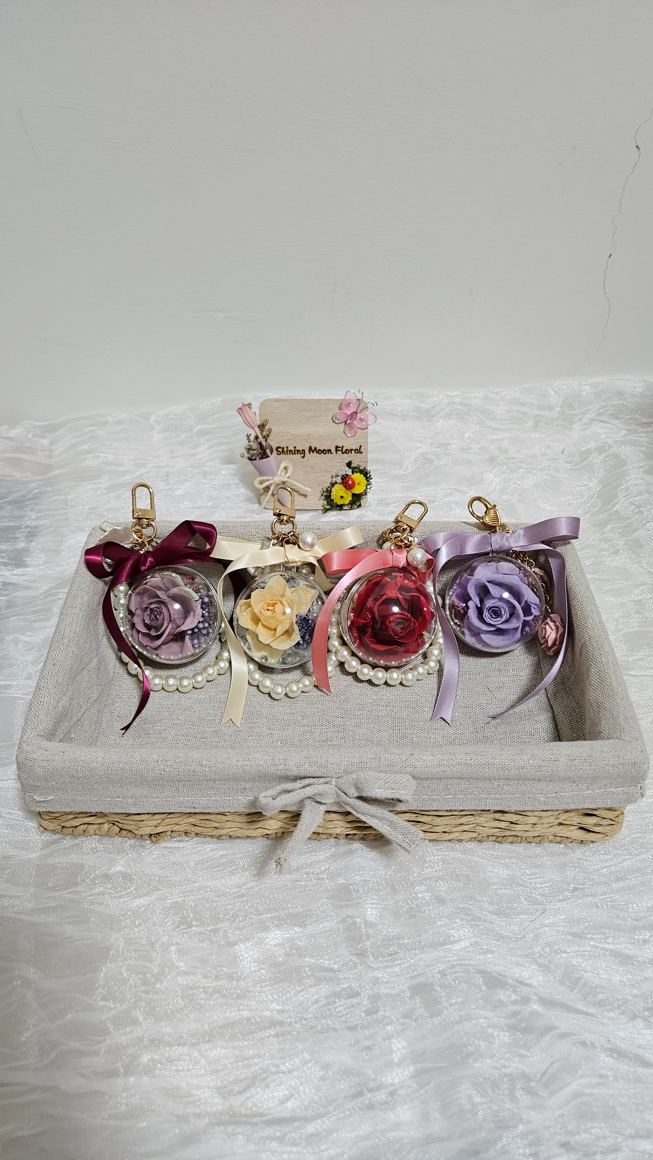 *🕊️ﾟ皎月有花*🕊️ﾟ 永生花吊飾「贈小禮盒」（可客製唷❤️）