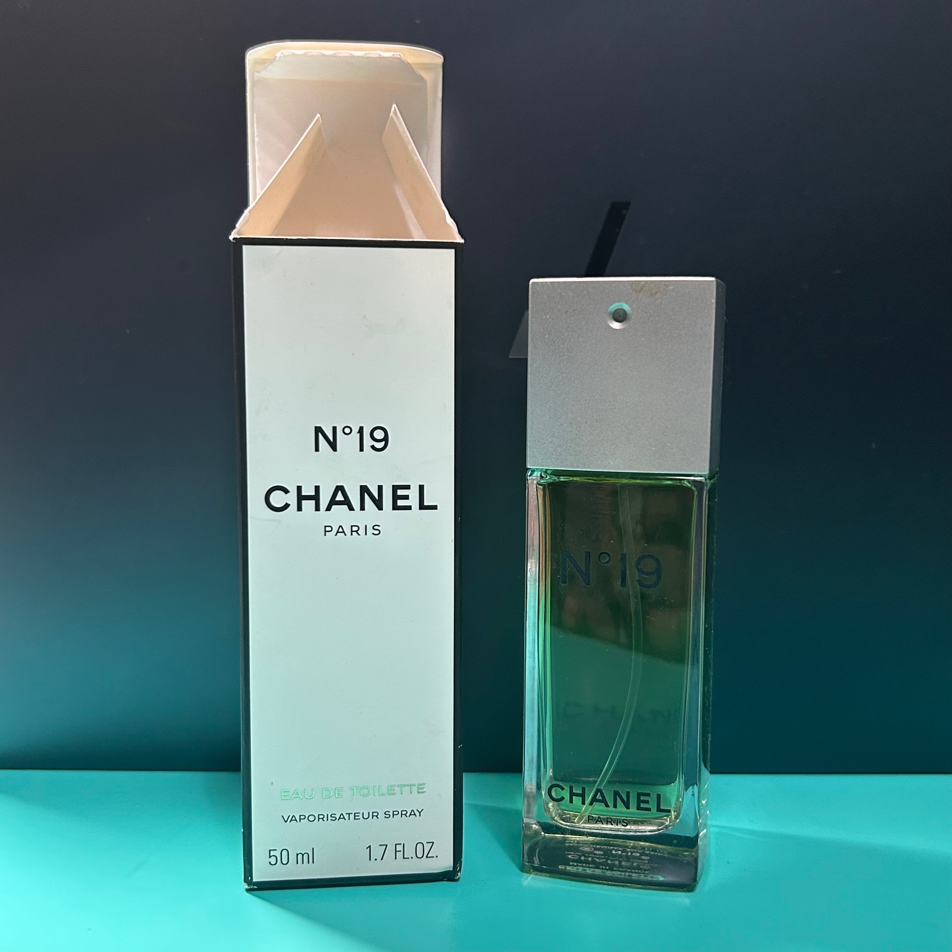 Chanel N19