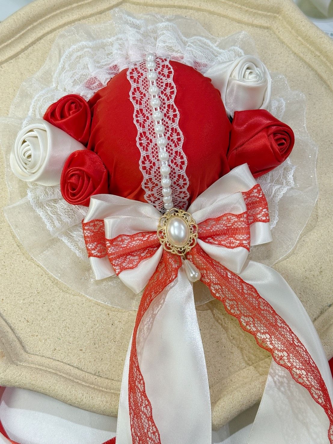 珍珠蕾絲蝴蝶結小禮帽髮夾（紅白玫瑰）