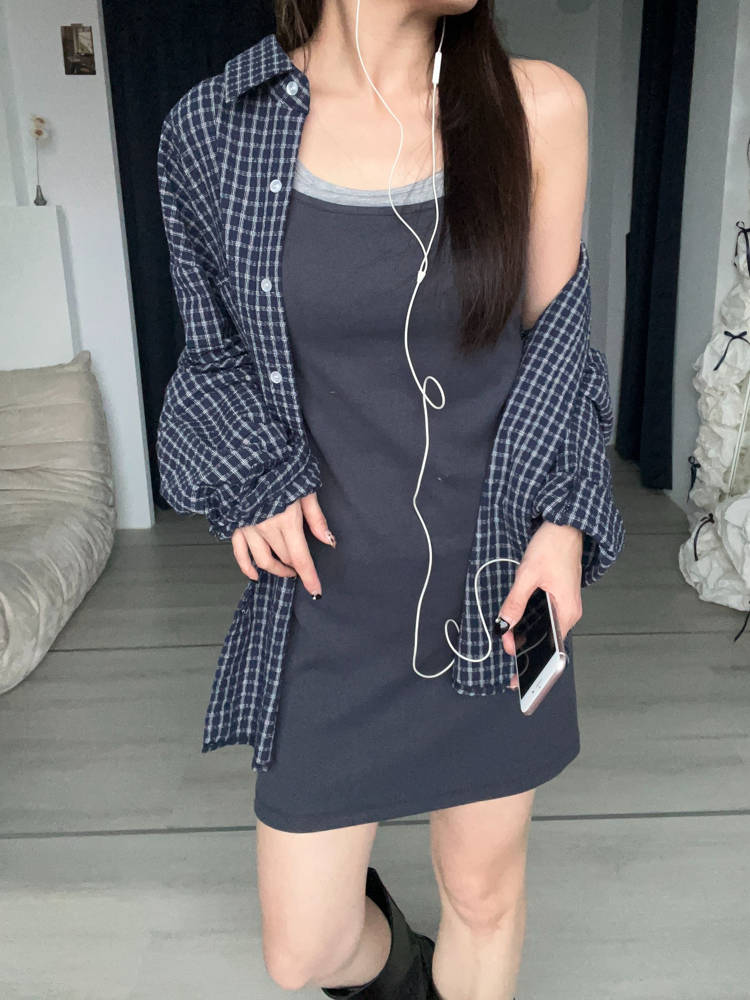 素面細肩小洋裝