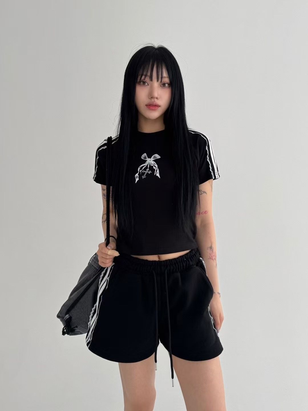 蕾絲蝴蝶結短版Ｔ