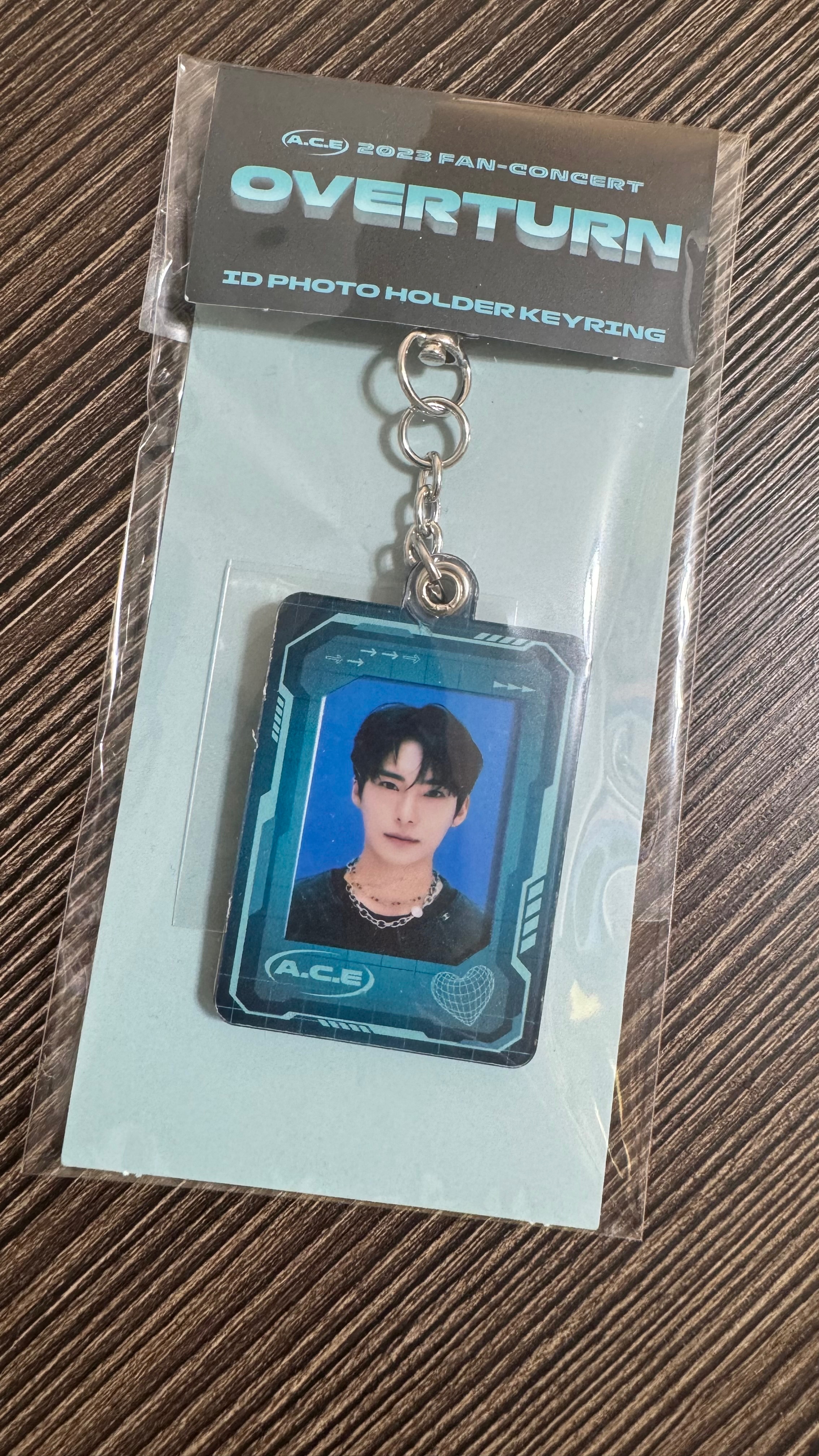 OVERTURN周邊 證件照壓克力吊飾