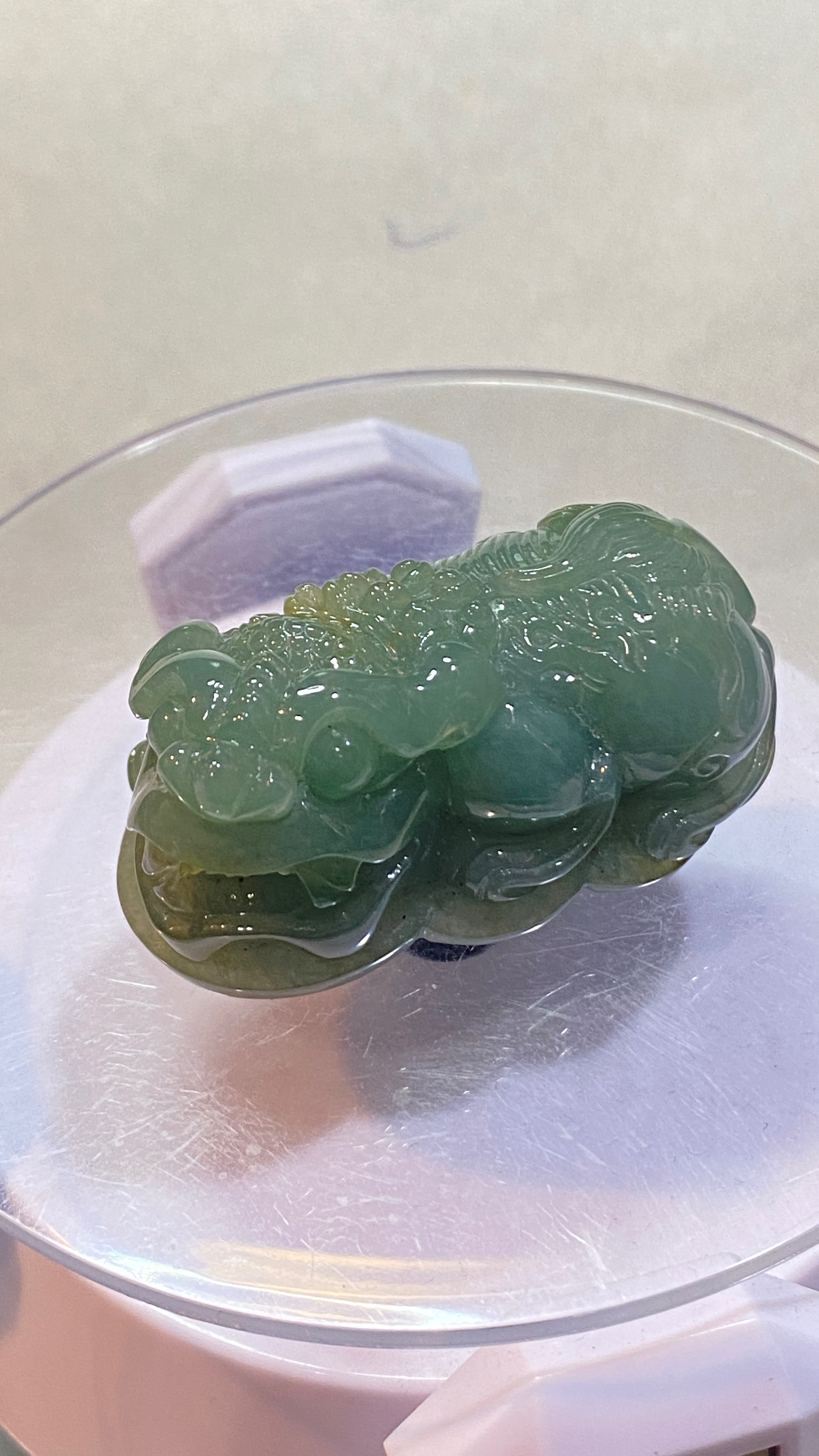 緬甸天然A貨翡翠冰起膠滿綠小灑金厚粧立體精雕貔貅吊墜