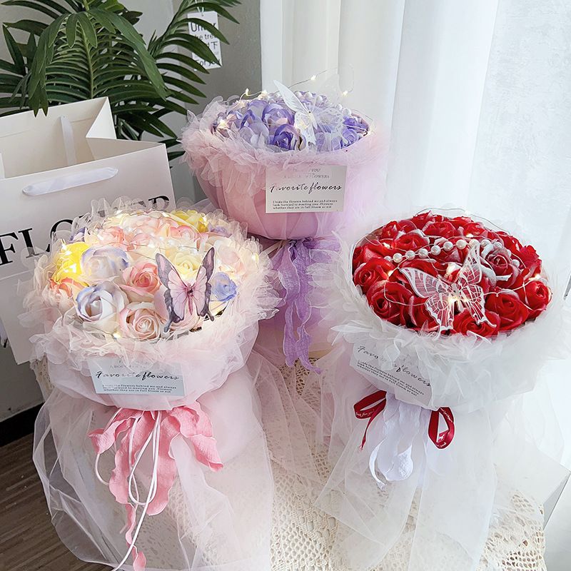 小香風手捧花束