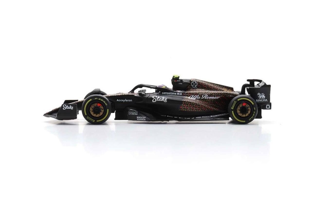 Spark Alfa Romeo F1 Team Stake C43 #24 Zhou Guanyu Las Vegas