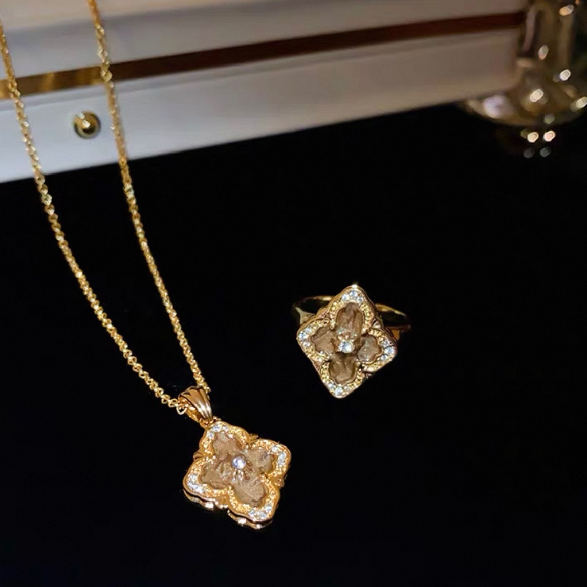 菱形四葉草中古花項鍊
