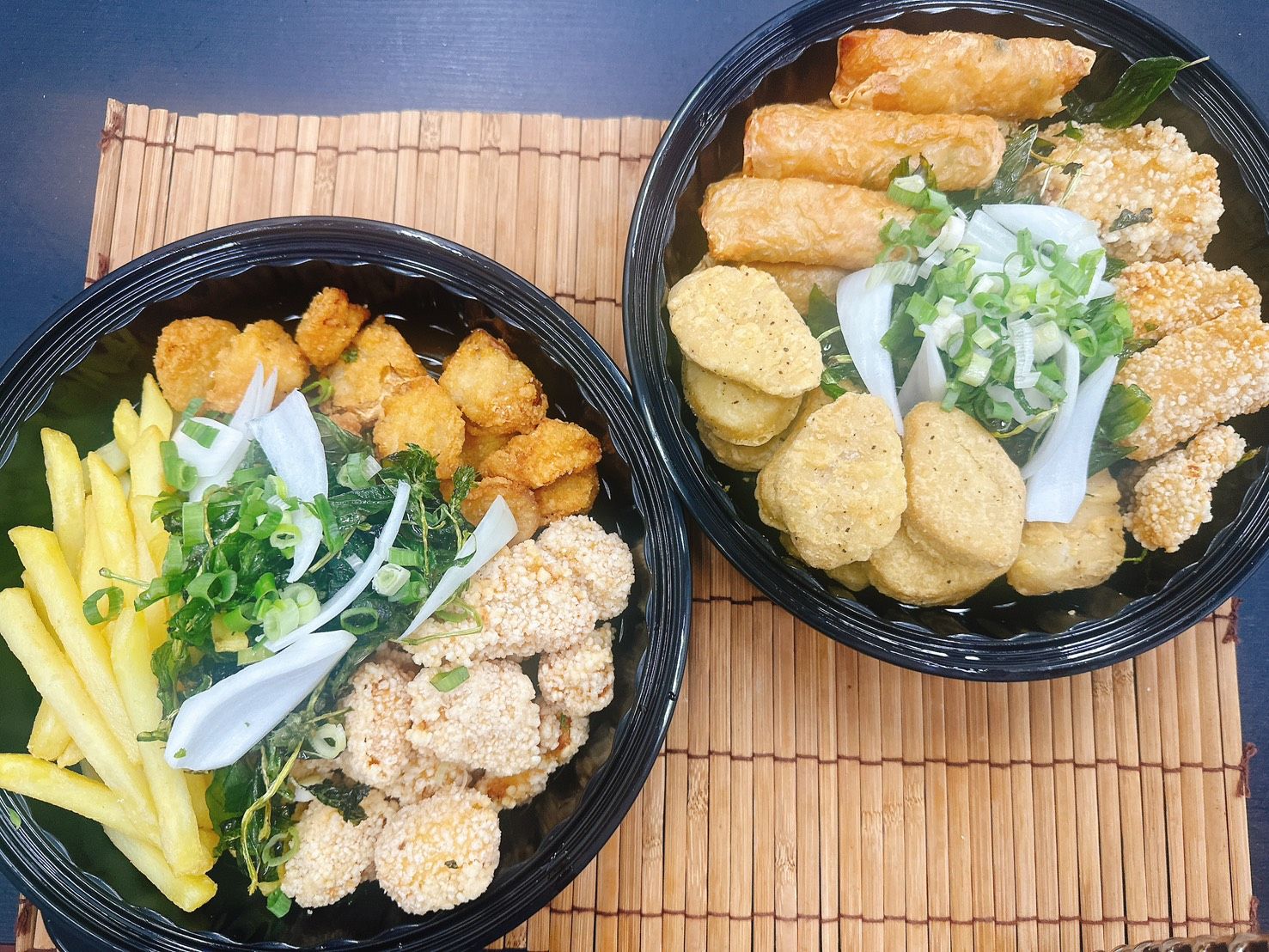 經典炸物拼盤  （黃金旗魚塊+深海魷魚酥+蝦仁捲+鹽酥杏包菇+香酥雞塊+黃金脆薯）  送獨家鹹酥粉