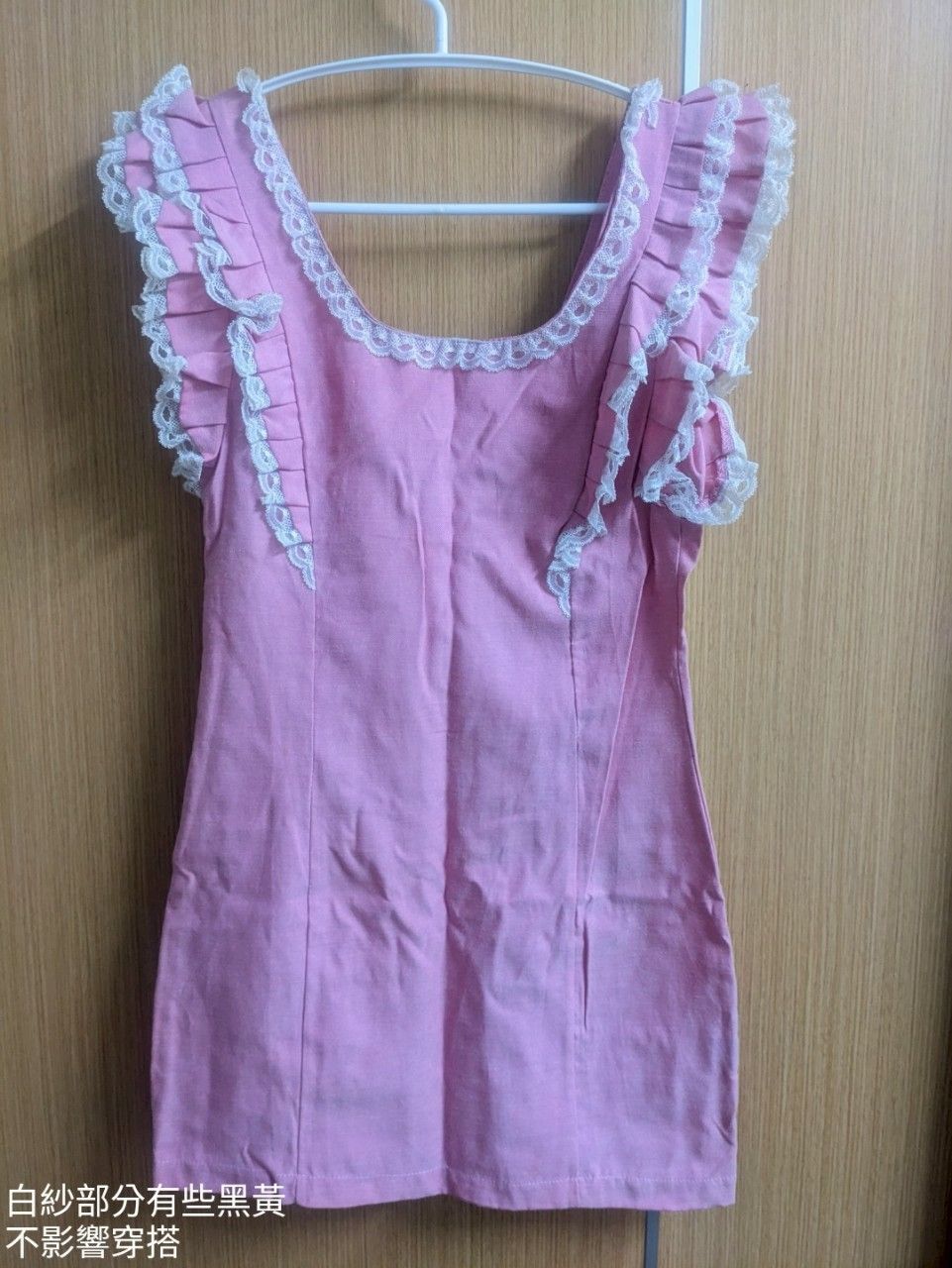 Ann’s服飾 洋裝 連身裙 連衣裙 迷你裙 洋娃娃 年輕 蕾絲邊 新年 小飛袖連衣裙 粉色 B_250404_26