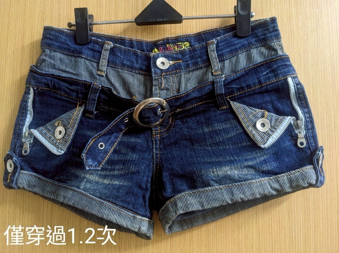 【現貨】JEANS 流行時尚 輕之刷色 反摺 牛仔短褲 個性牛仔短褲 雙腰頭菱格超短褲 反摺短褲 B_250414_18