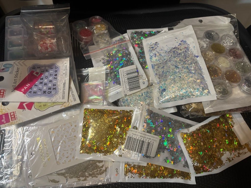 滴膠材料B箱（亮片裝飾物）