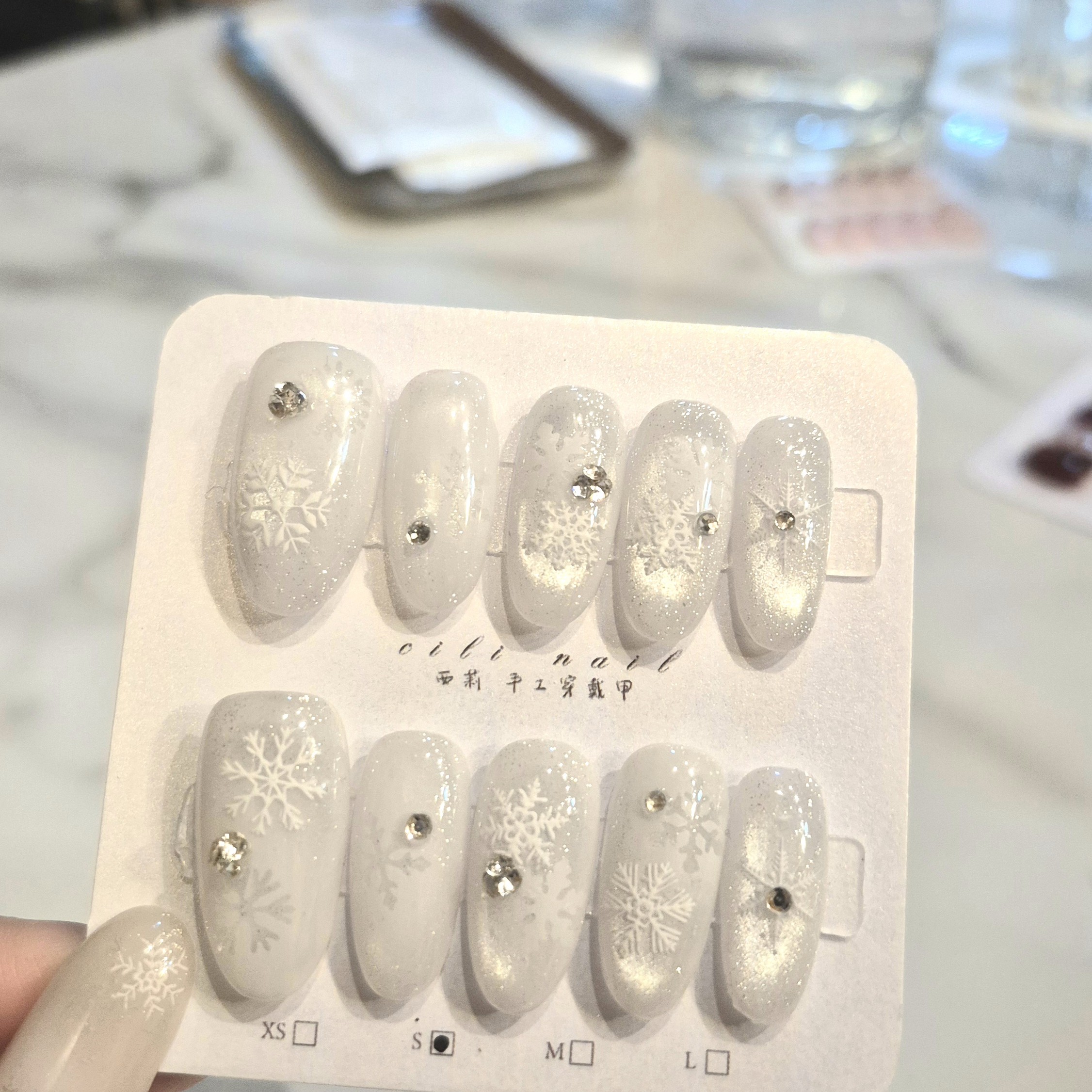 新款上架：冬日飄雪