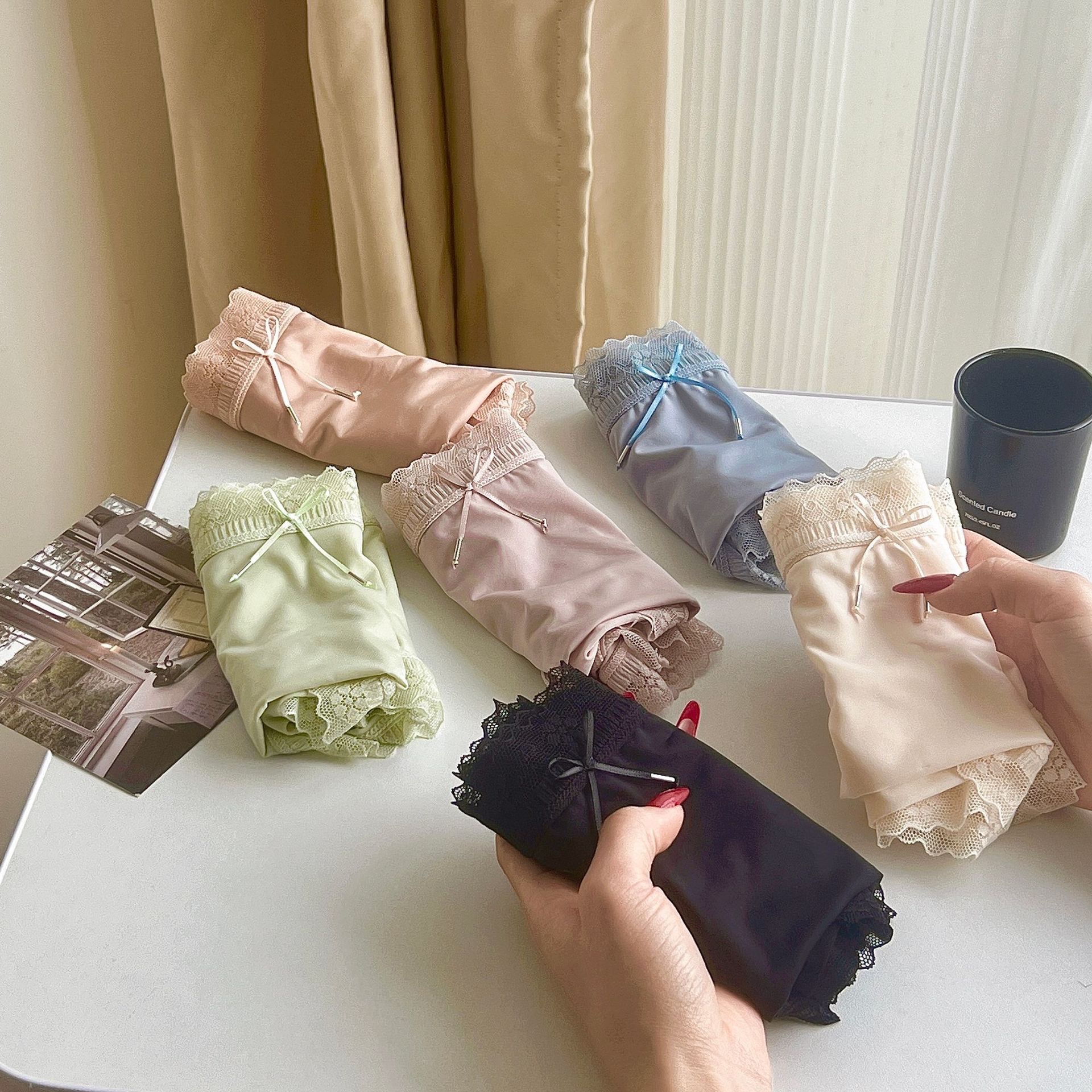 冰絲彈力透氣蕾絲滾邊內褲