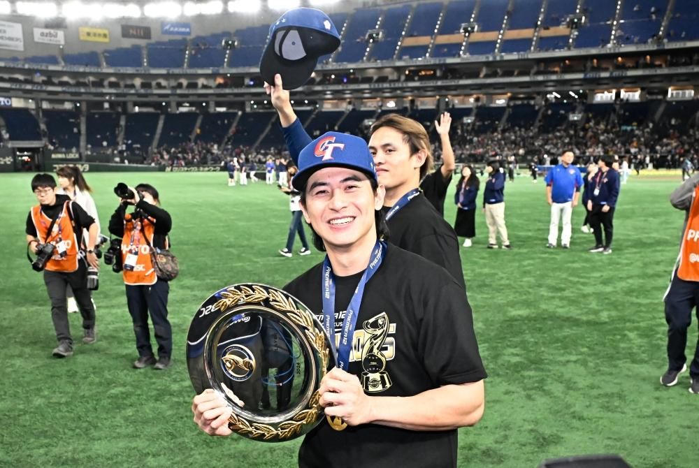 WBSC Premier 12 CHAMPIONS 冠軍黑T - fanatics 日本獨賣款