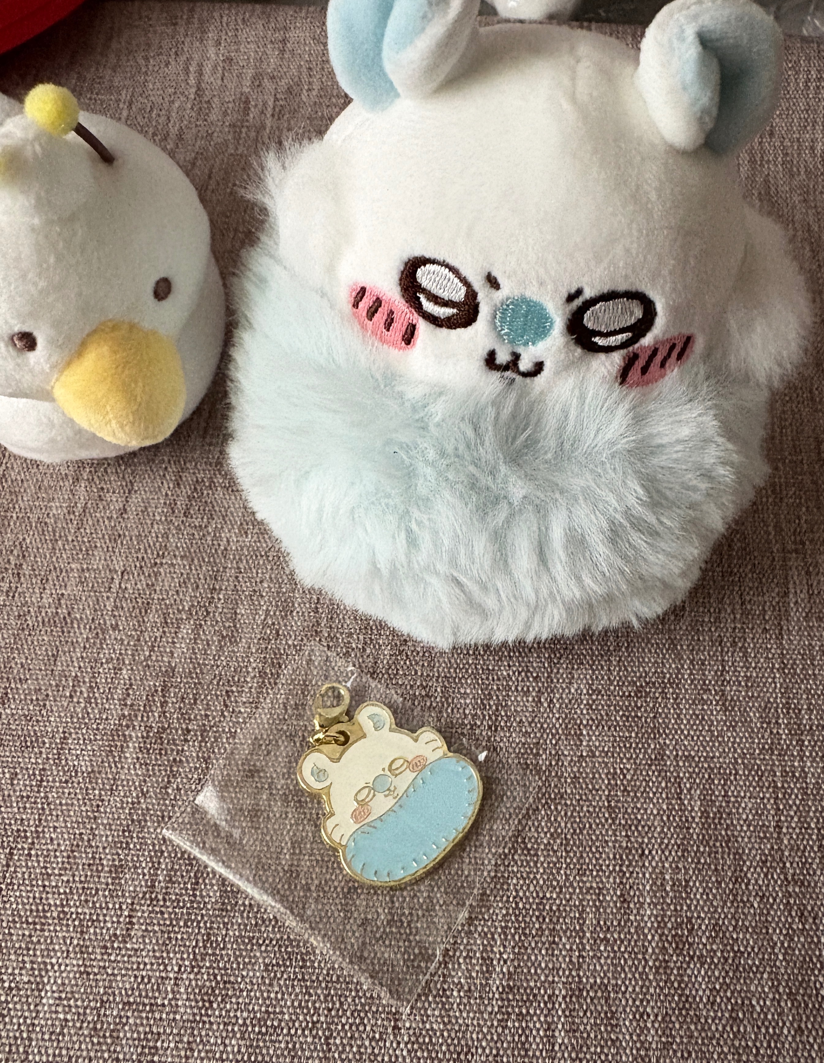 手捧桃金屬龍蝦扣