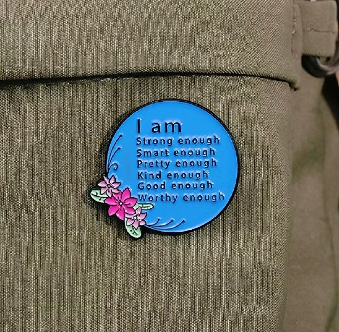 「我足夠強大、聰明、漂亮、和善、優秀、值得」徽章