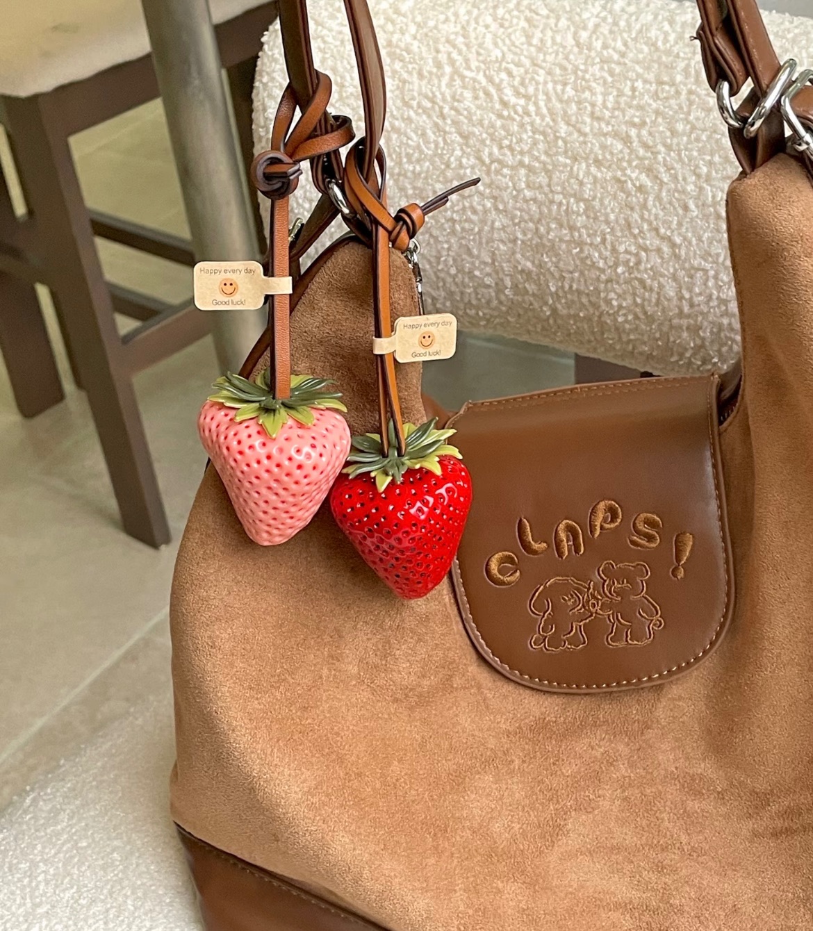 超逼真的草莓吊飾！🍓