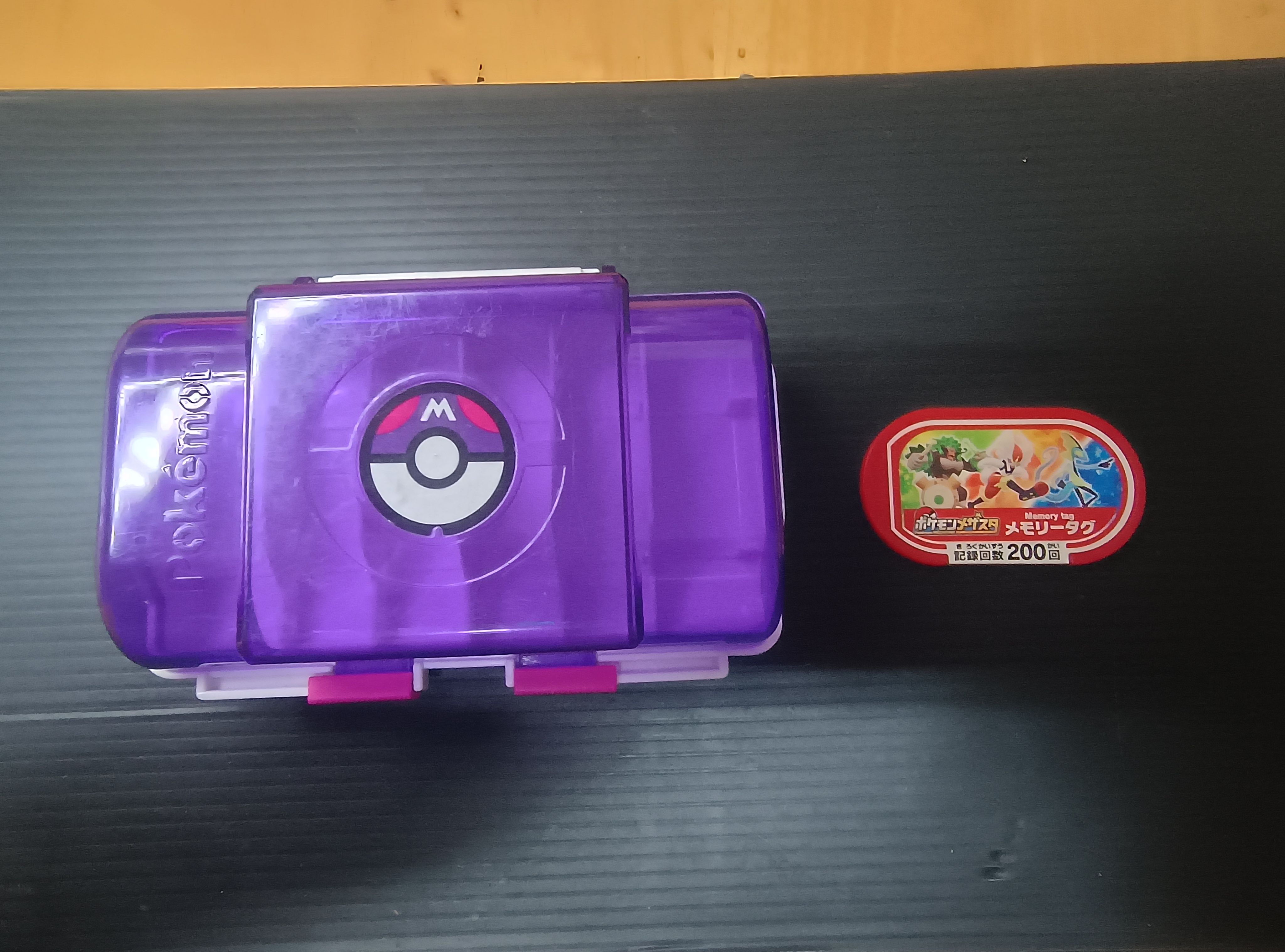 【如圖17】Pokémon Mezasta原廠隨身卡匣盒- 有貼紙+記錄卡匣200回（贈合身100入卡匣膜1包）