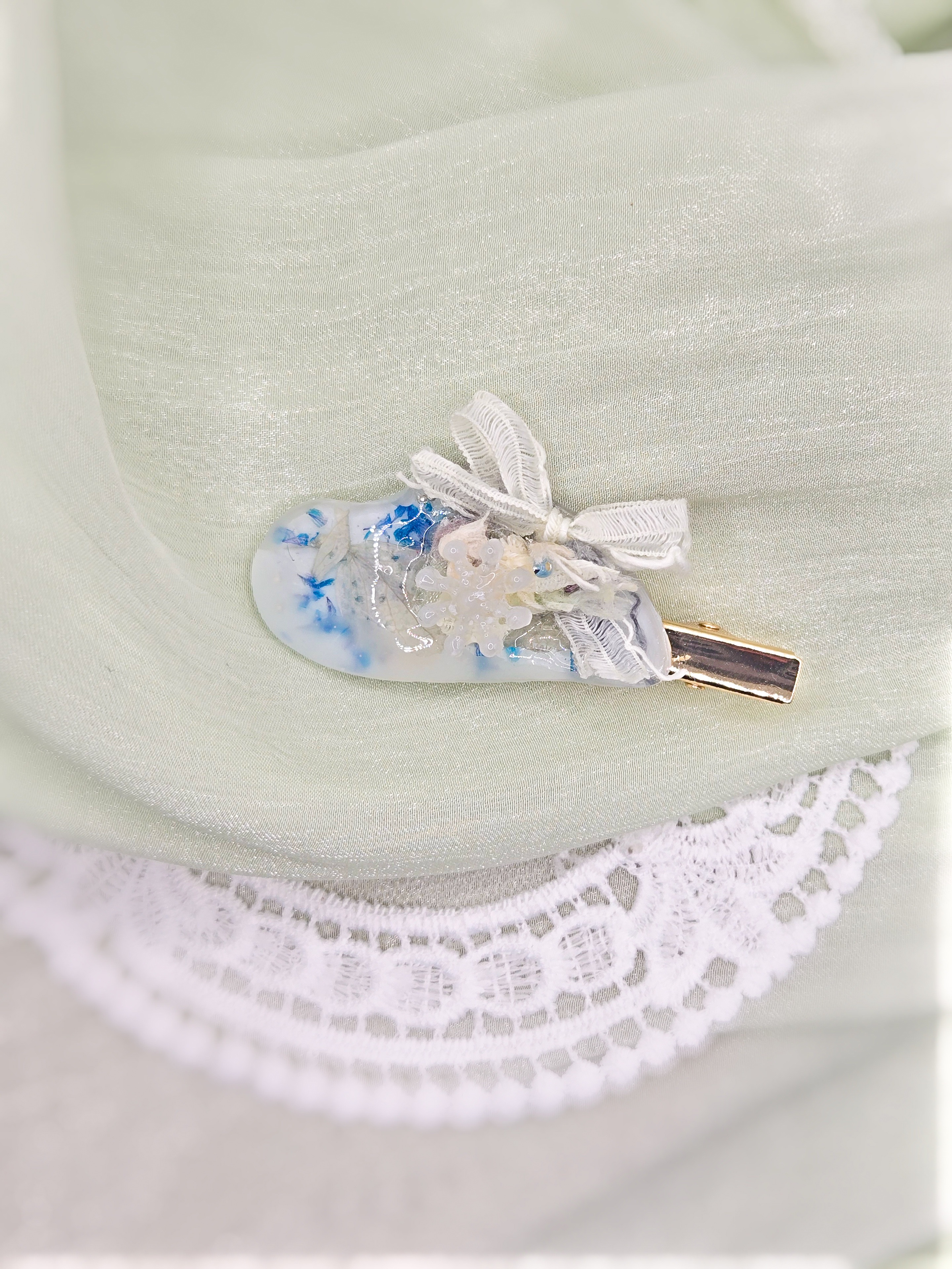 手作緞帶鴨嘴髮夾 ✴︎擁雪 ｜印象飾品· ⋆  [植椛。飾經典作品］