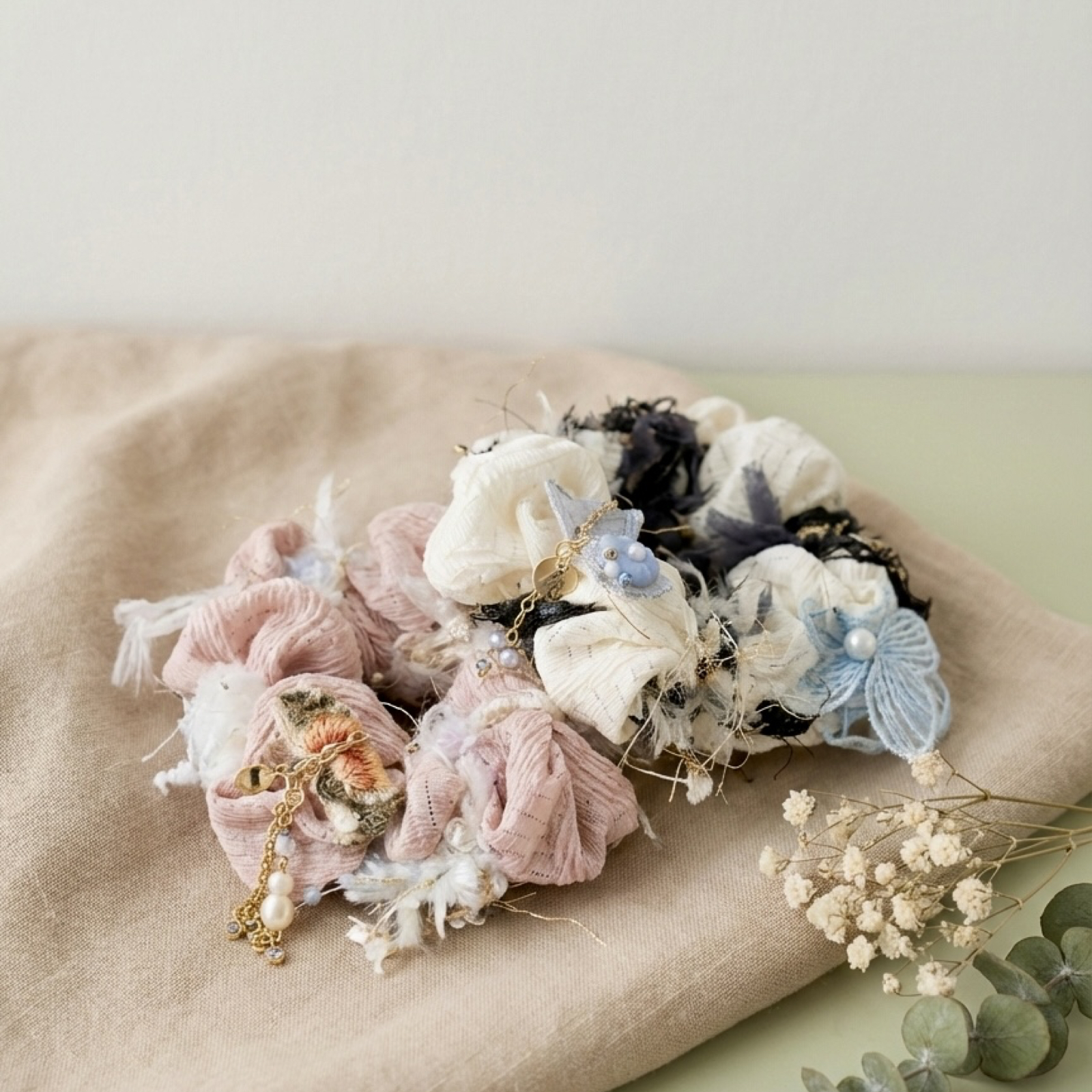 手作大腸髮圈 ｜草木詩篇系列  ⚘ ｜異素材拼接。 ˚‧ 兩色展開.·。