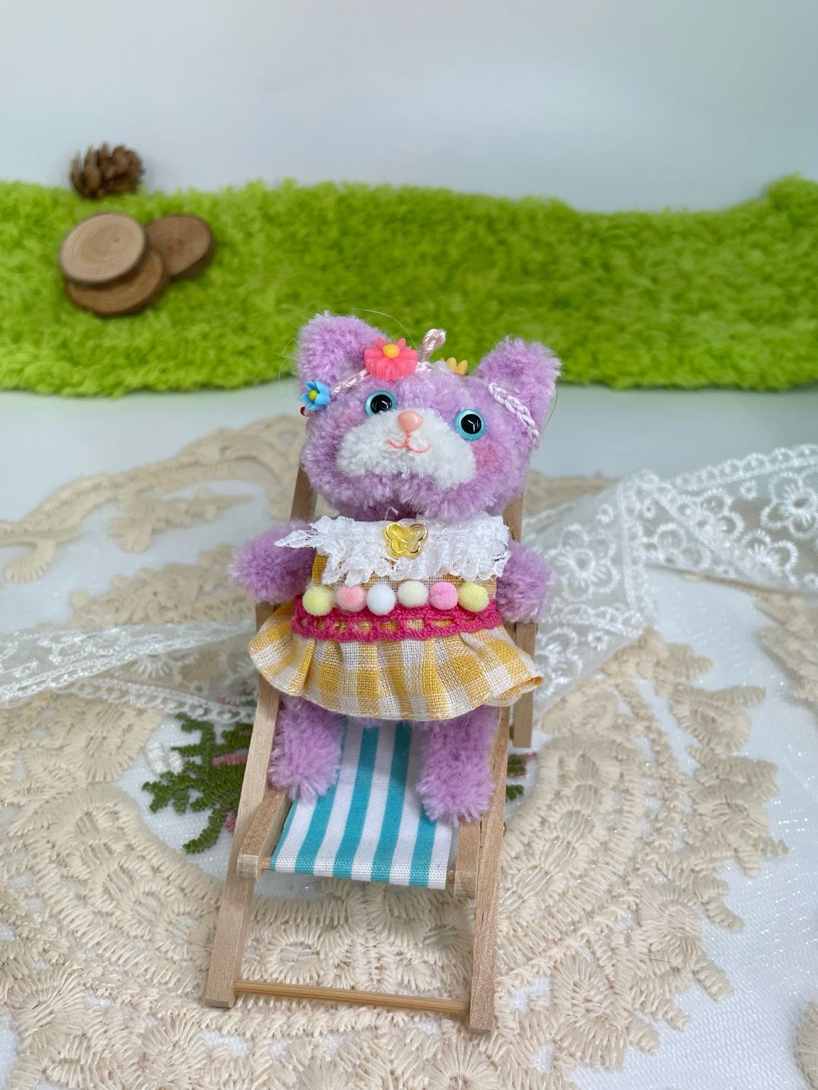 夏日野餐的花圈小貓