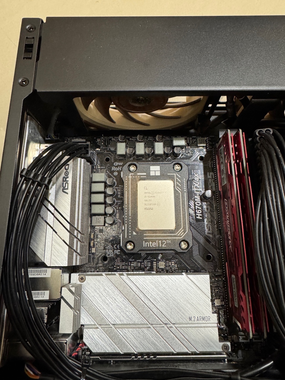 i5-12400+16G*2 美光DDR4-3200+華擎H670M ITX
